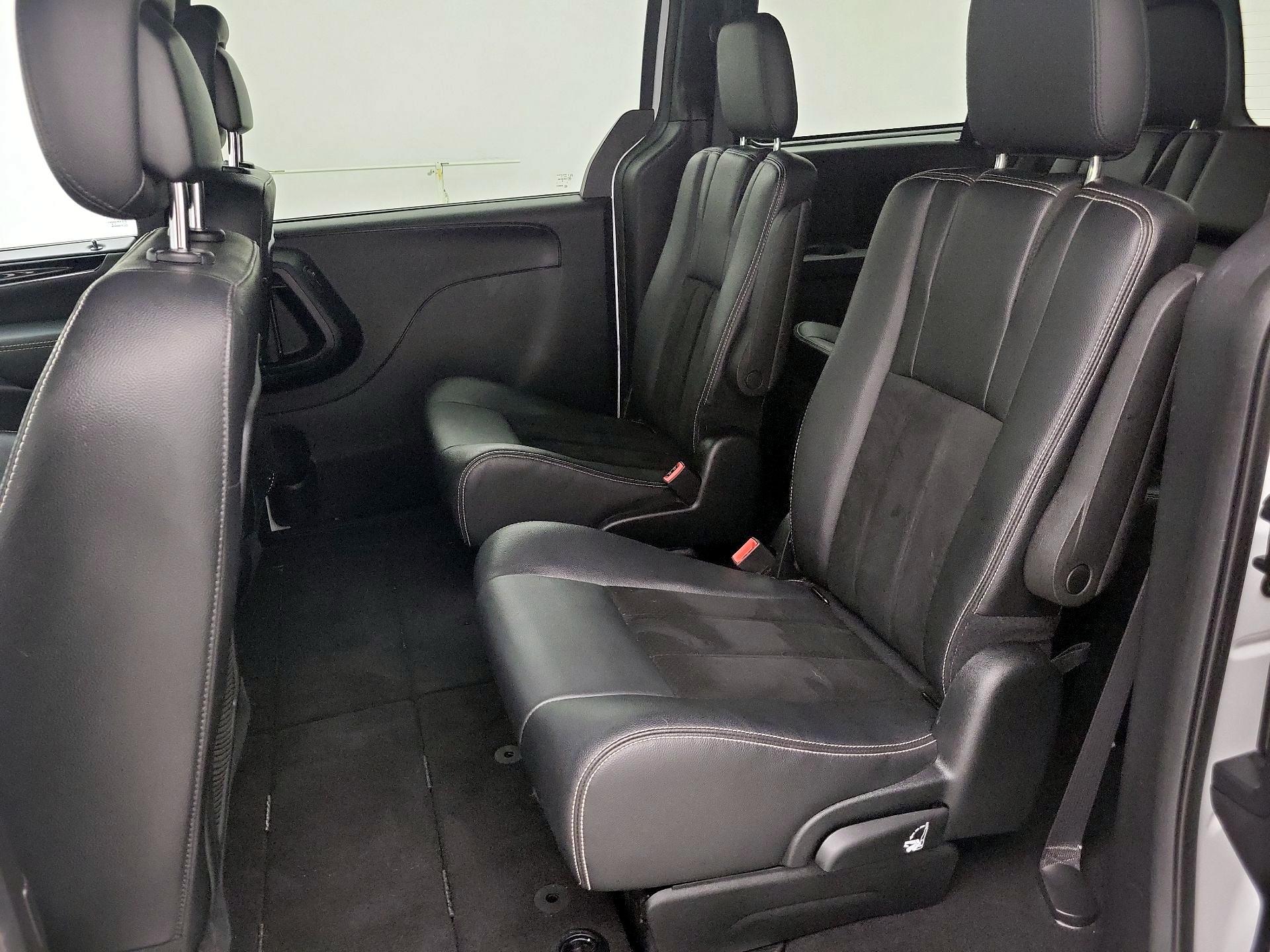 Thumbnail: 2017 Dodge Grand Caravan - 19