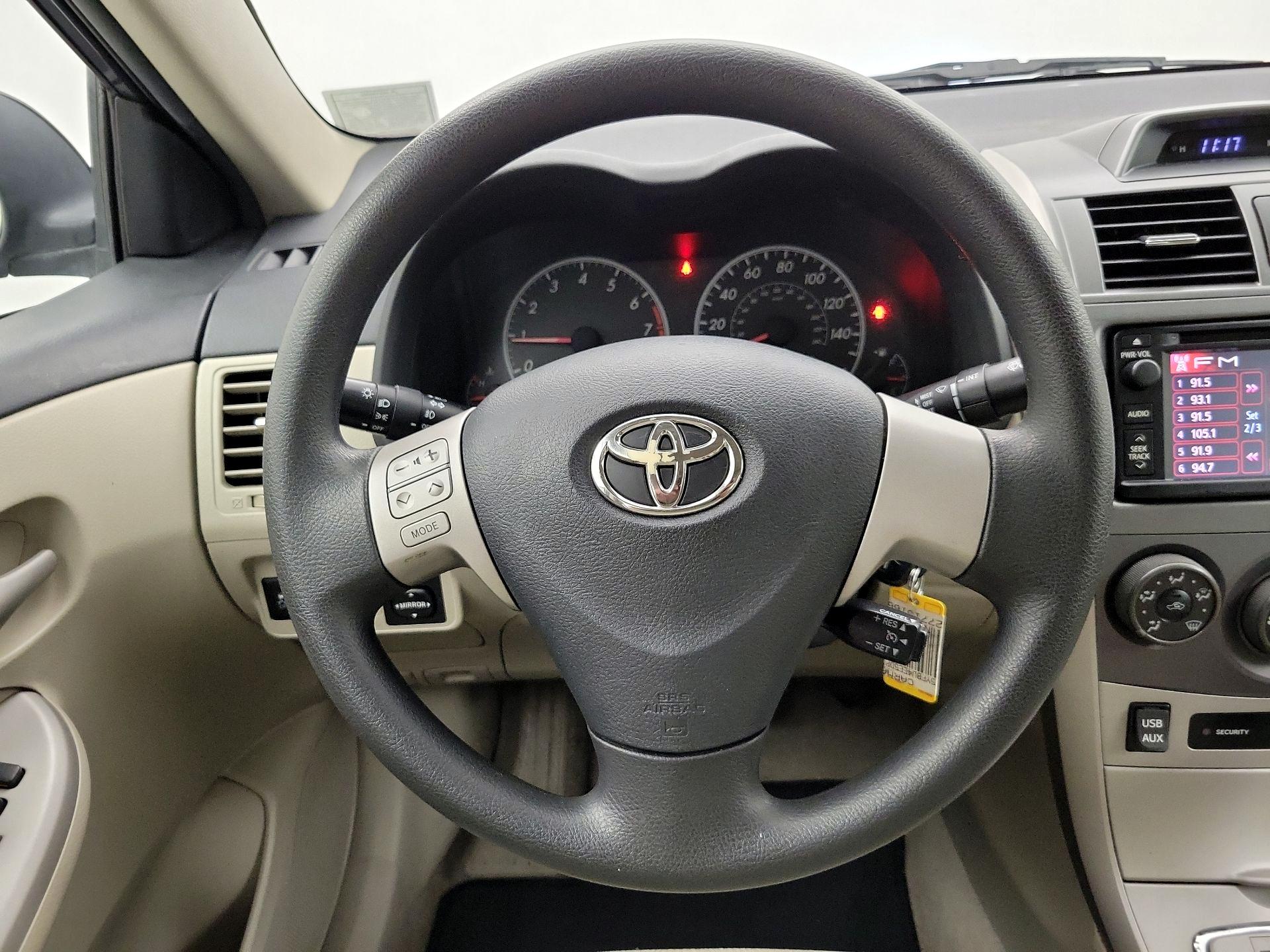 Thumbnail: 2013 Toyota Corolla - 10