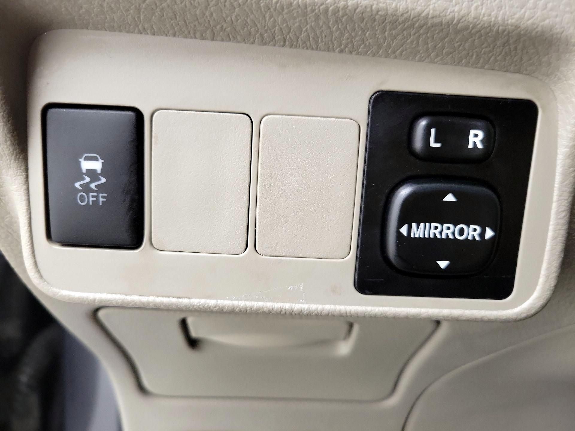 Thumbnail: 2013 Toyota Corolla - 13
