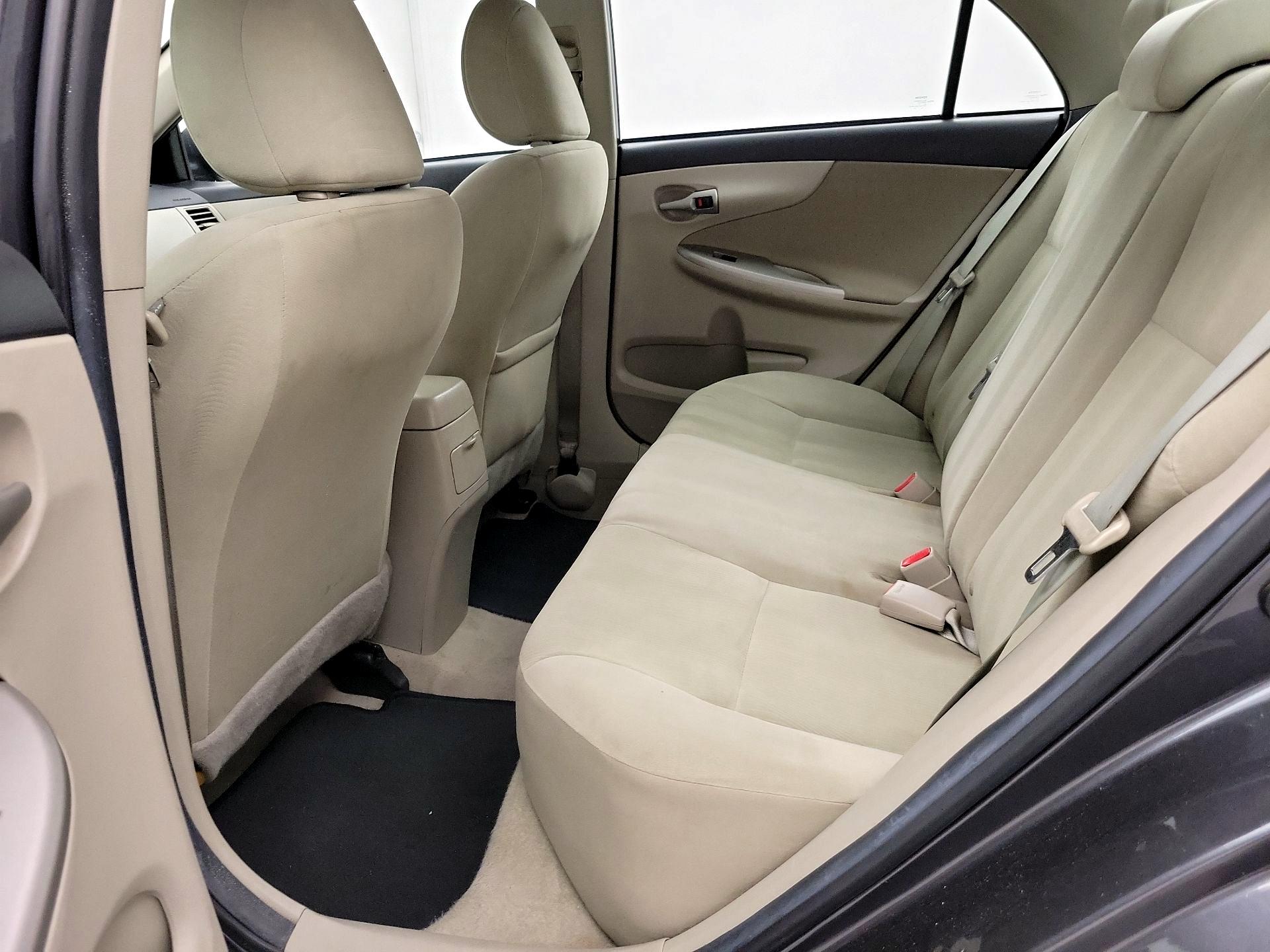 Thumbnail: 2013 Toyota Corolla - 18