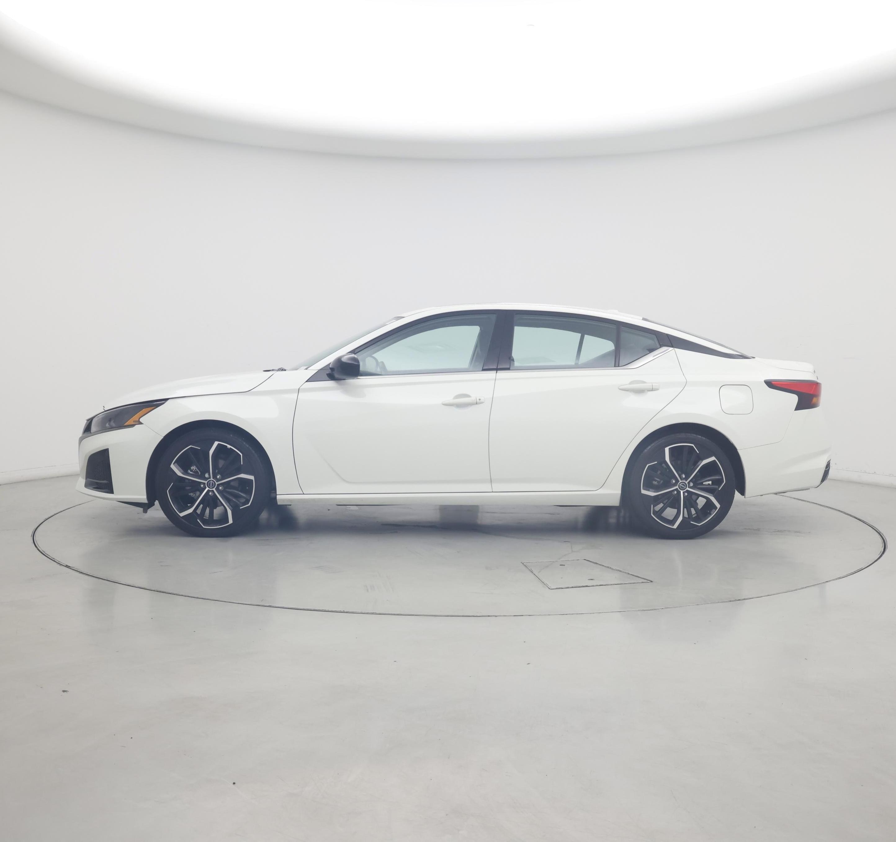 Thumbnail: 2024 Nissan Altima - 3