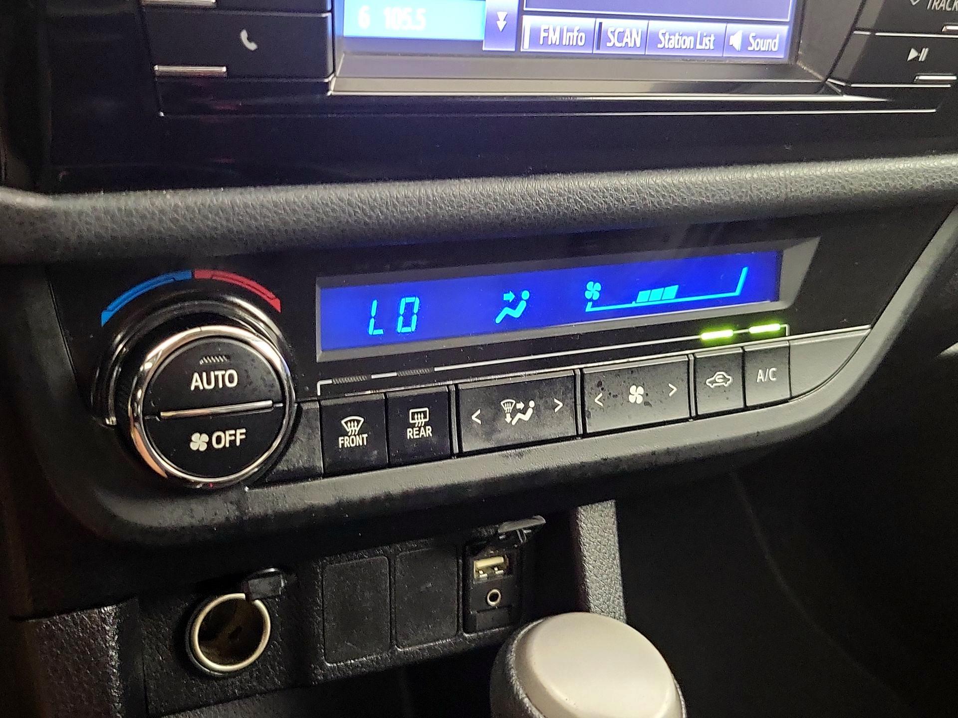 Thumbnail: 2014 Toyota Corolla - 16