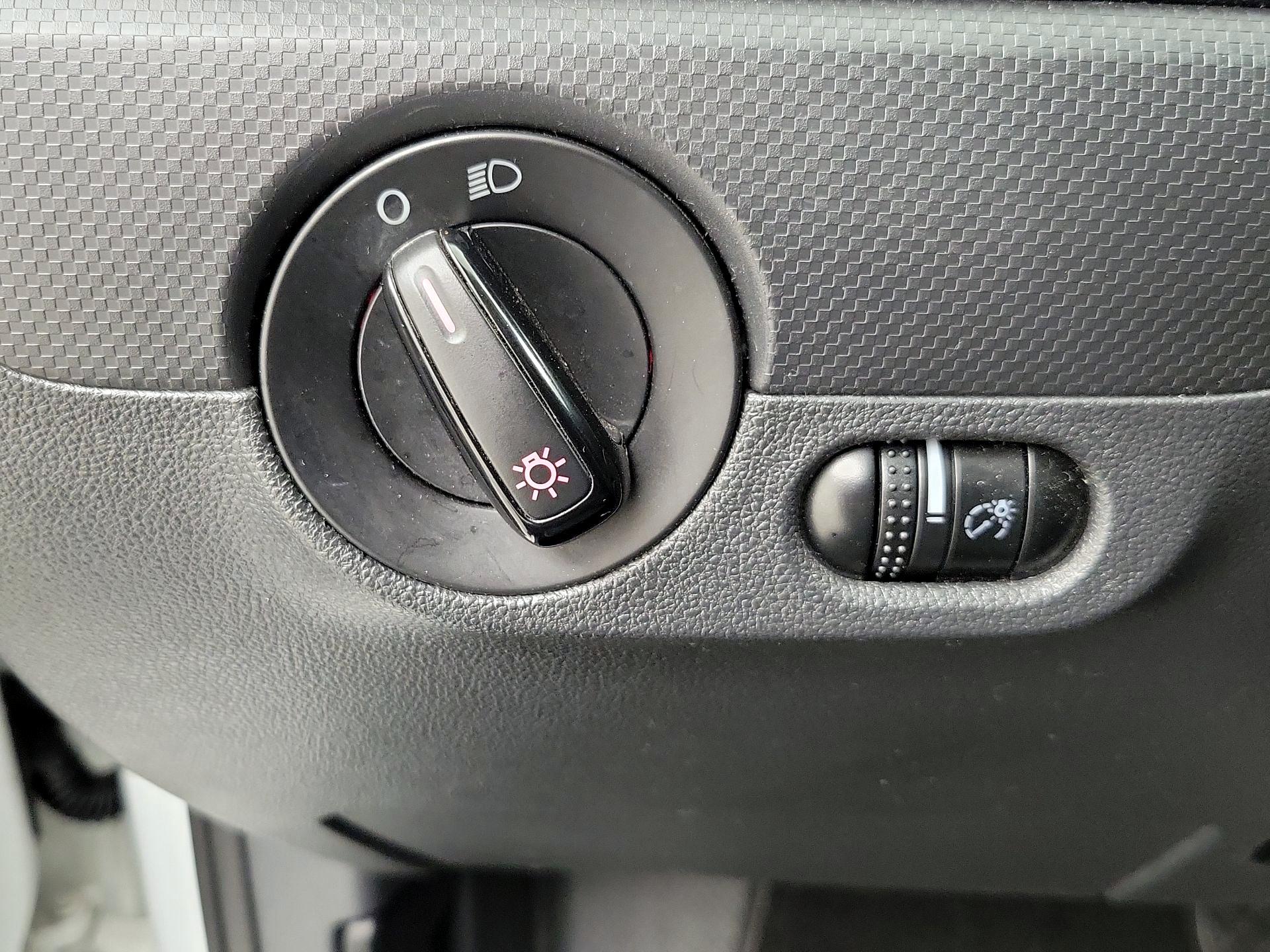 Thumbnail: 2014 Volkswagen Jetta - 13
