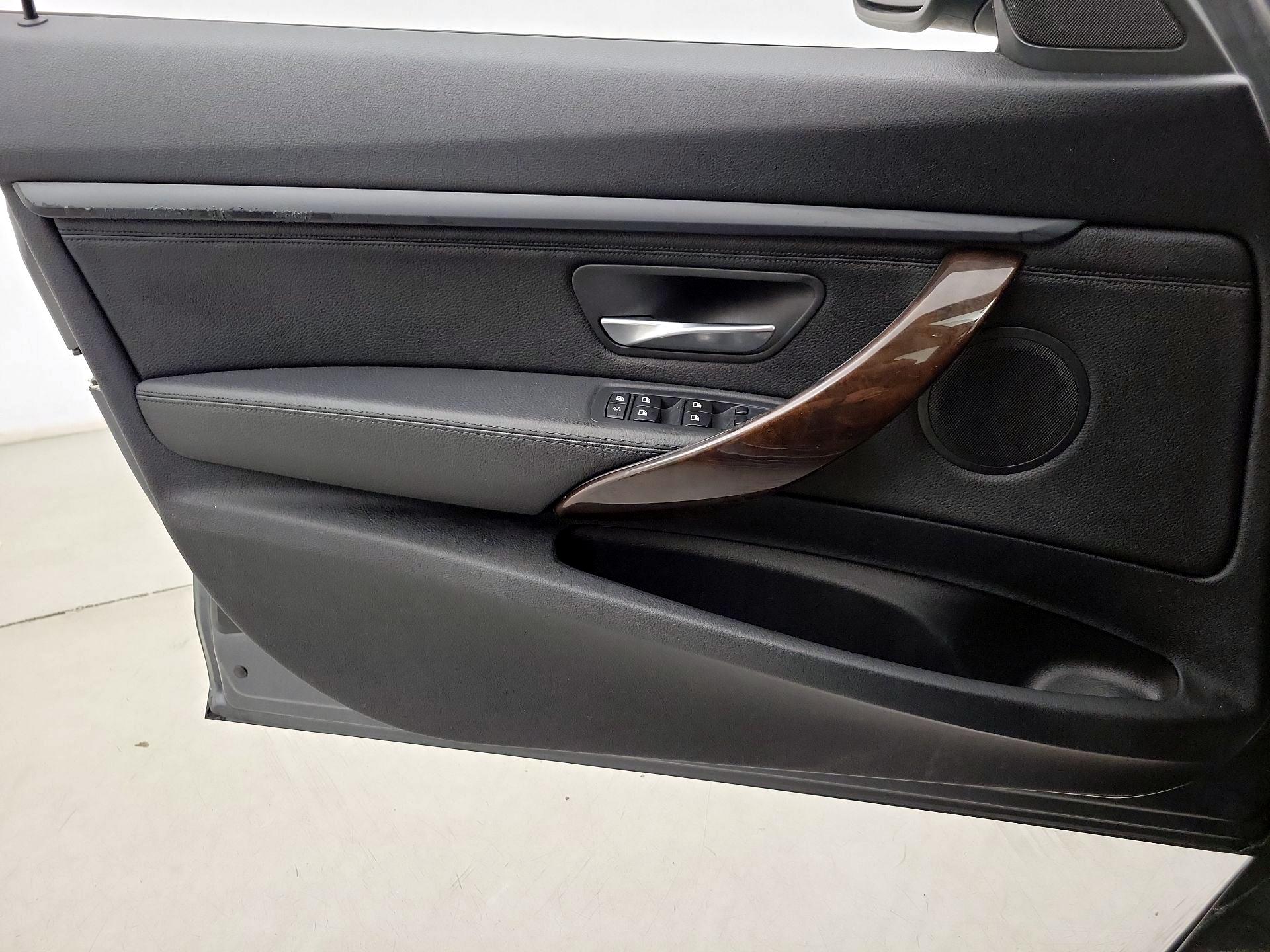 Thumbnail: 2015 BMW 3 Series - 12