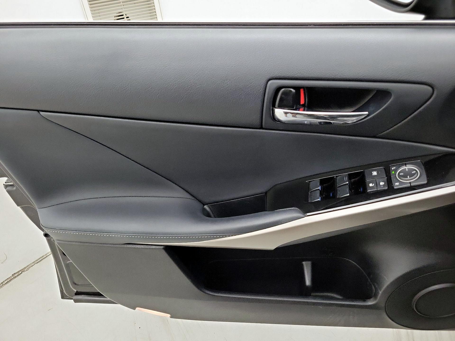 Thumbnail: 2015 Lexus IS - 12