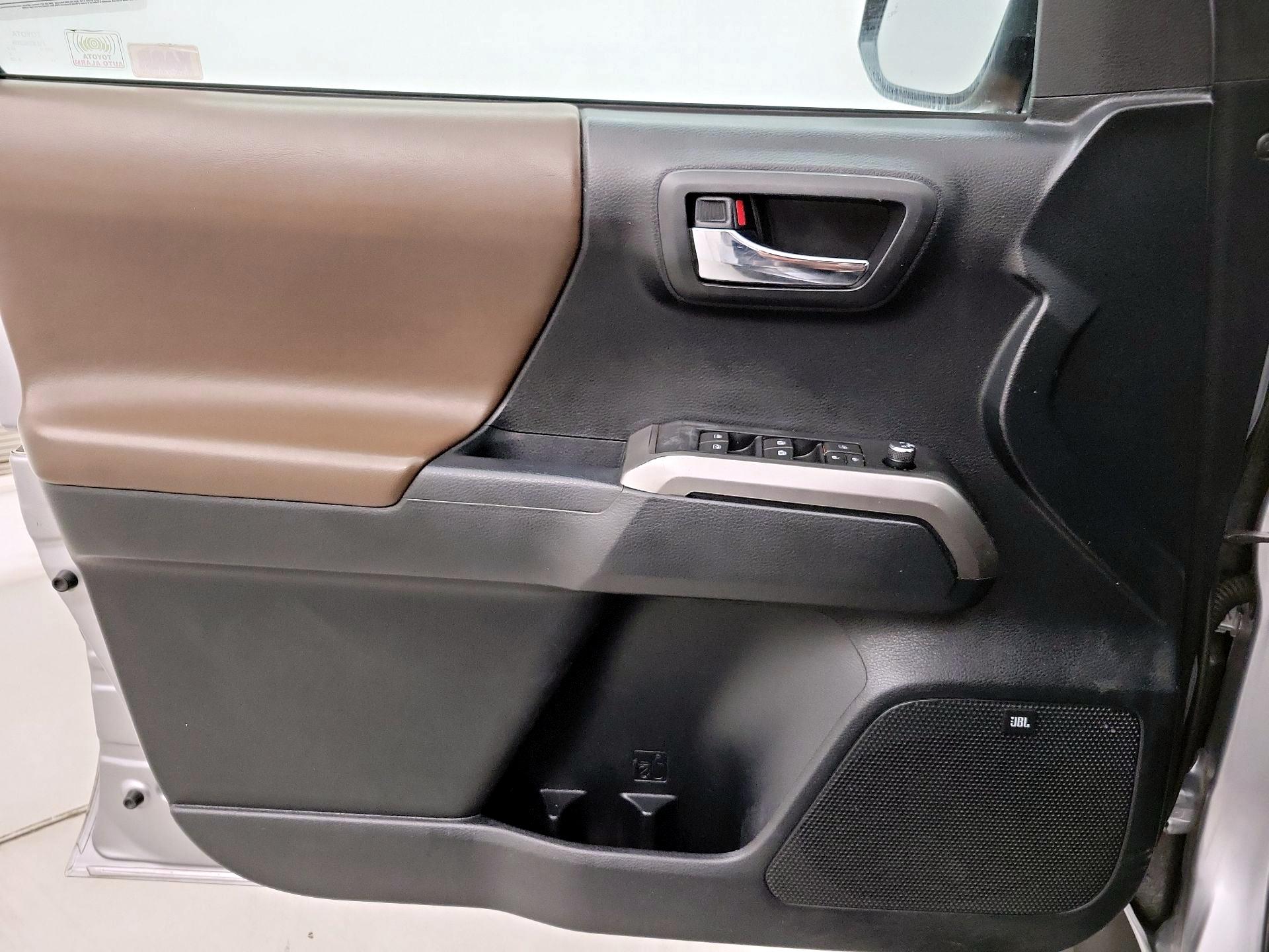 Thumbnail: 2016 Toyota Tacoma - 12