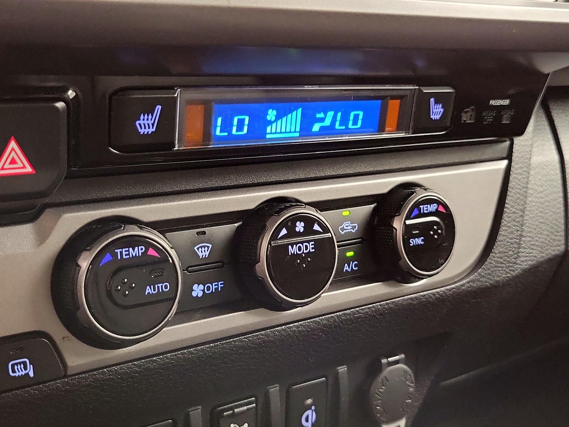 Thumbnail: 2016 Toyota Tacoma - 17