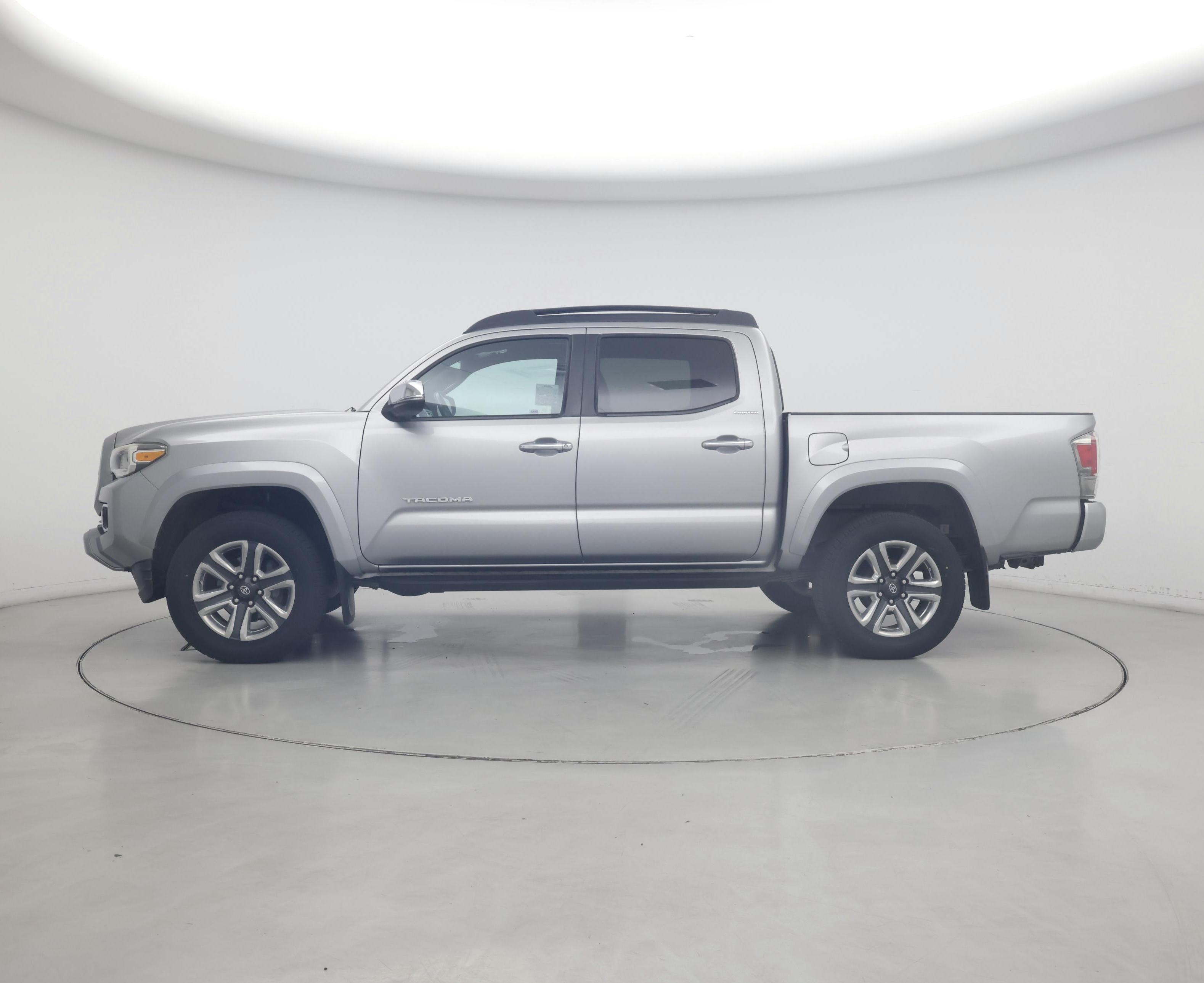 Thumbnail: 2016 Toyota Tacoma - 3