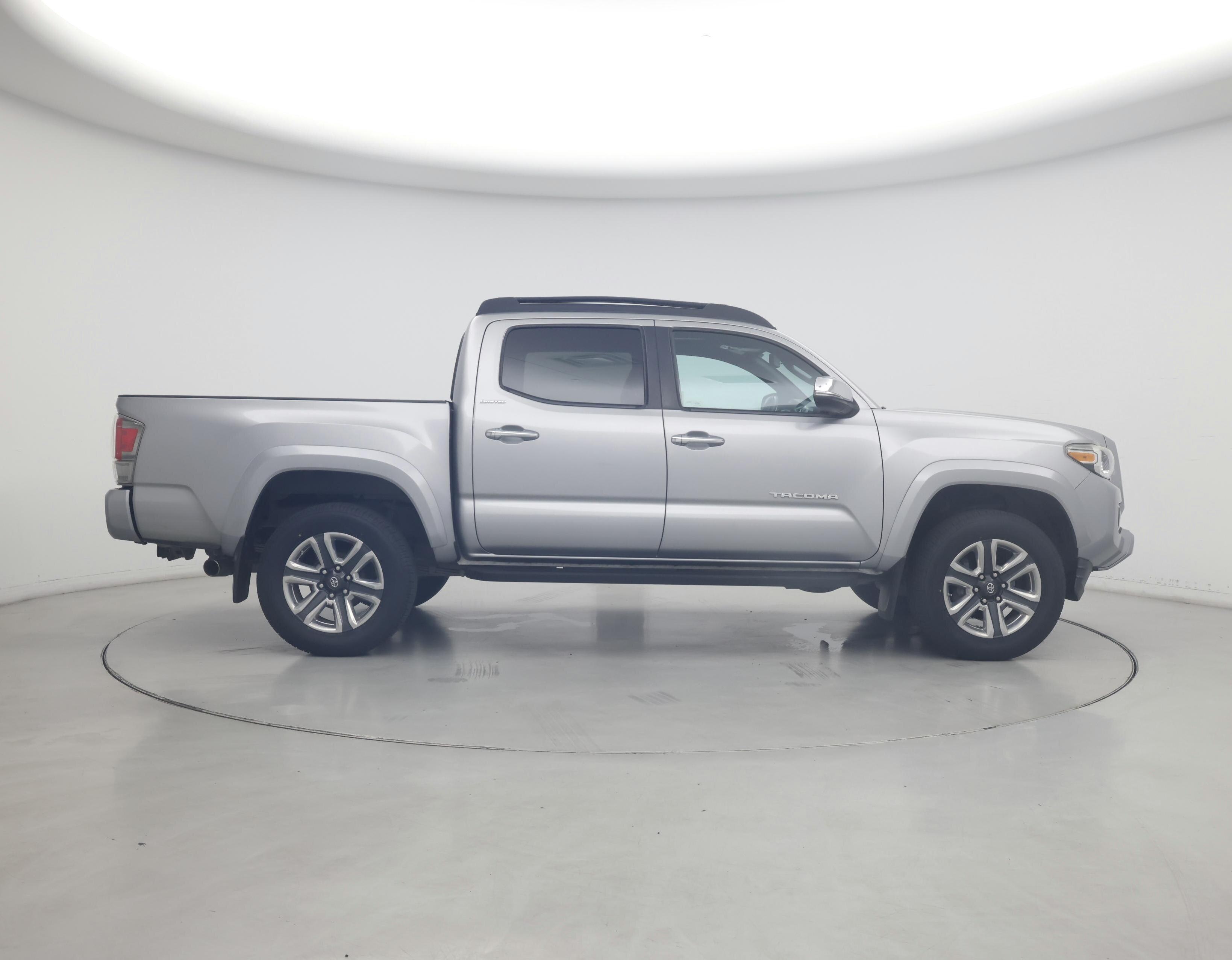 Thumbnail: 2016 Toyota Tacoma - 7