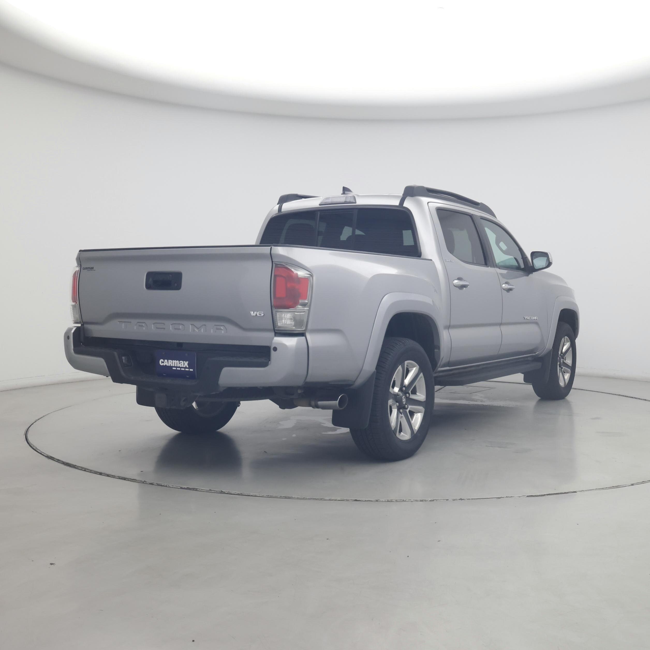 Thumbnail: 2016 Toyota Tacoma - 8