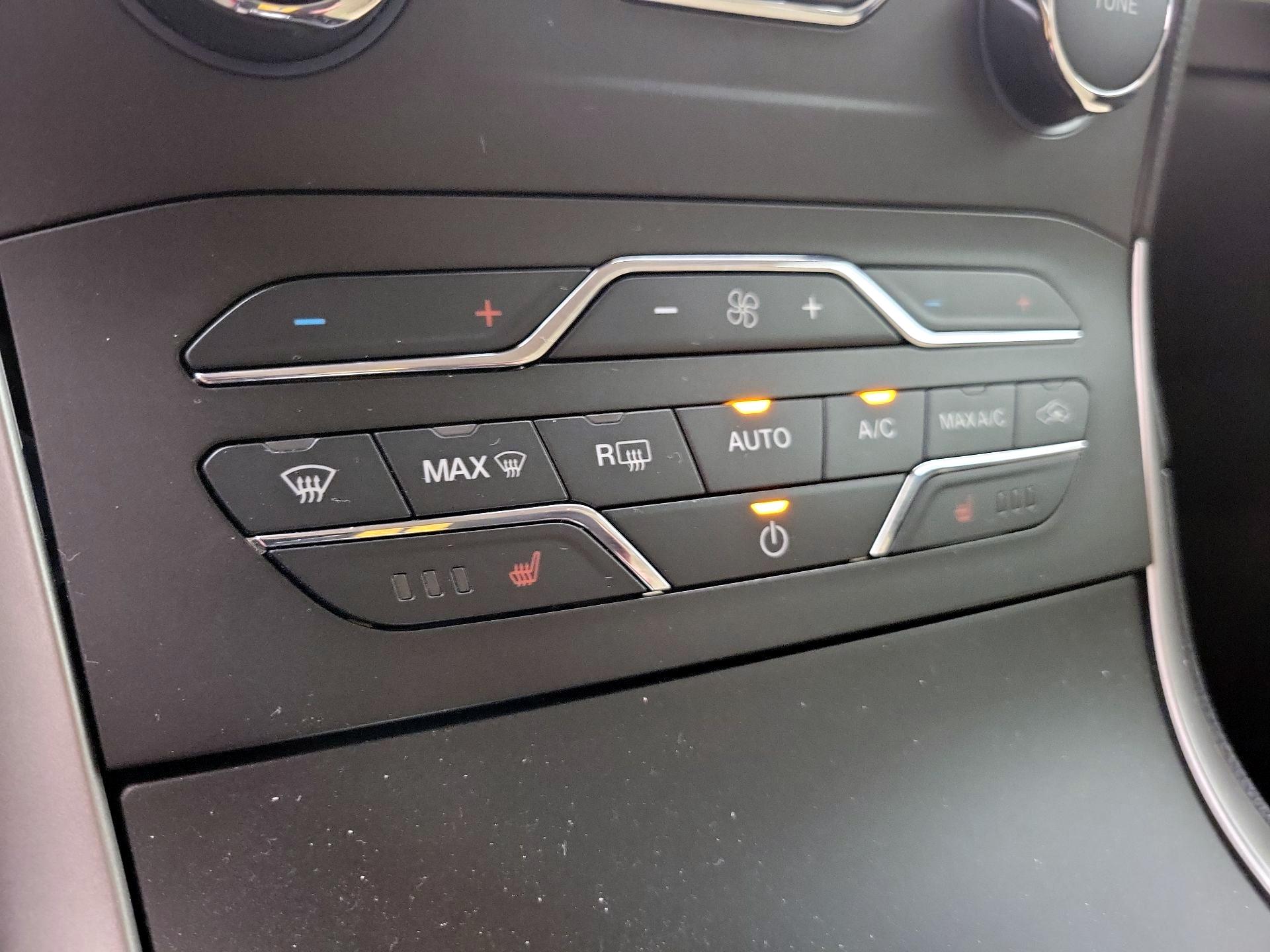 Thumbnail: 2020 Ford Edge - 17