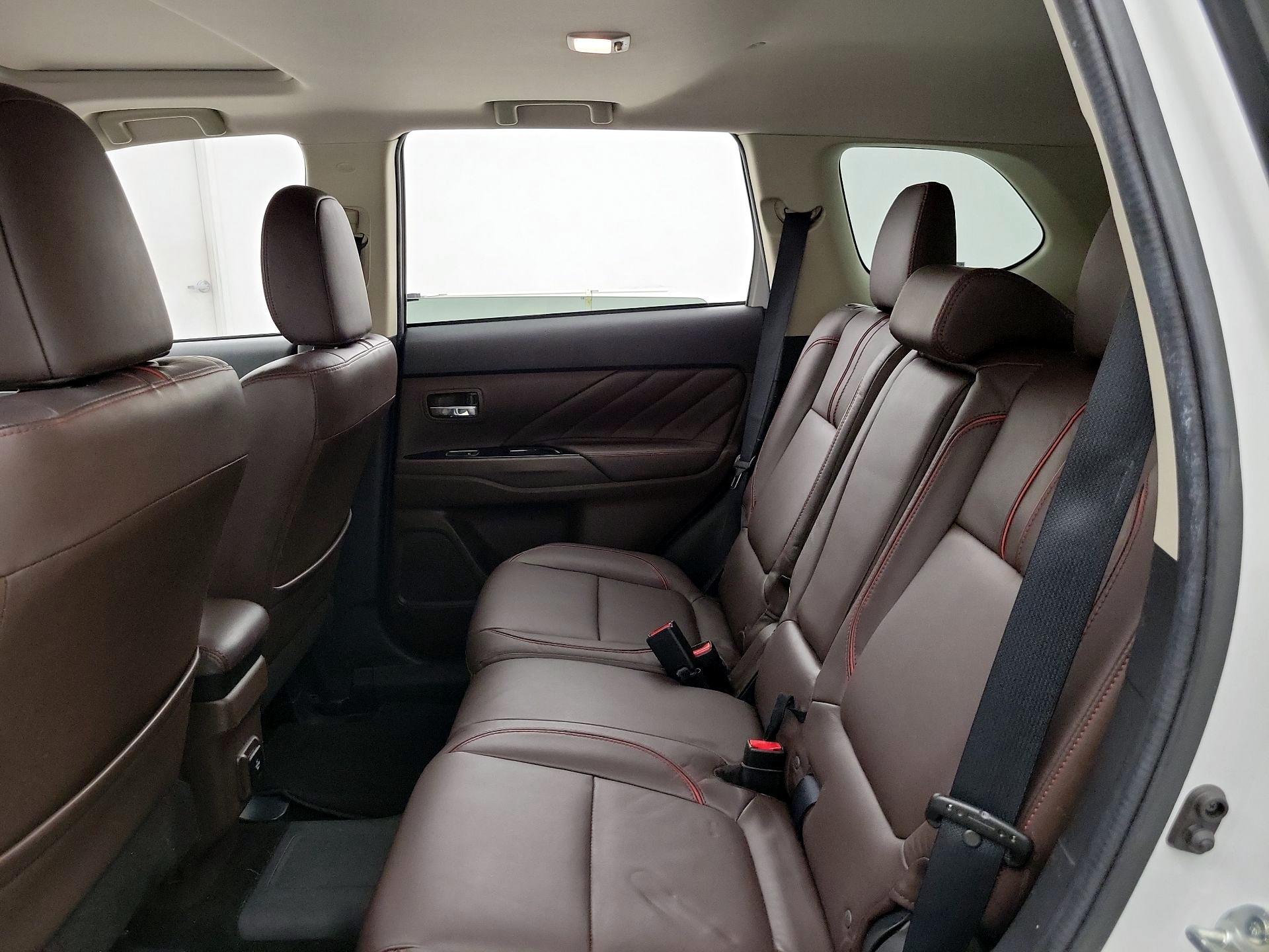 Thumbnail: 2018 Mitsubishi Outlander - 20