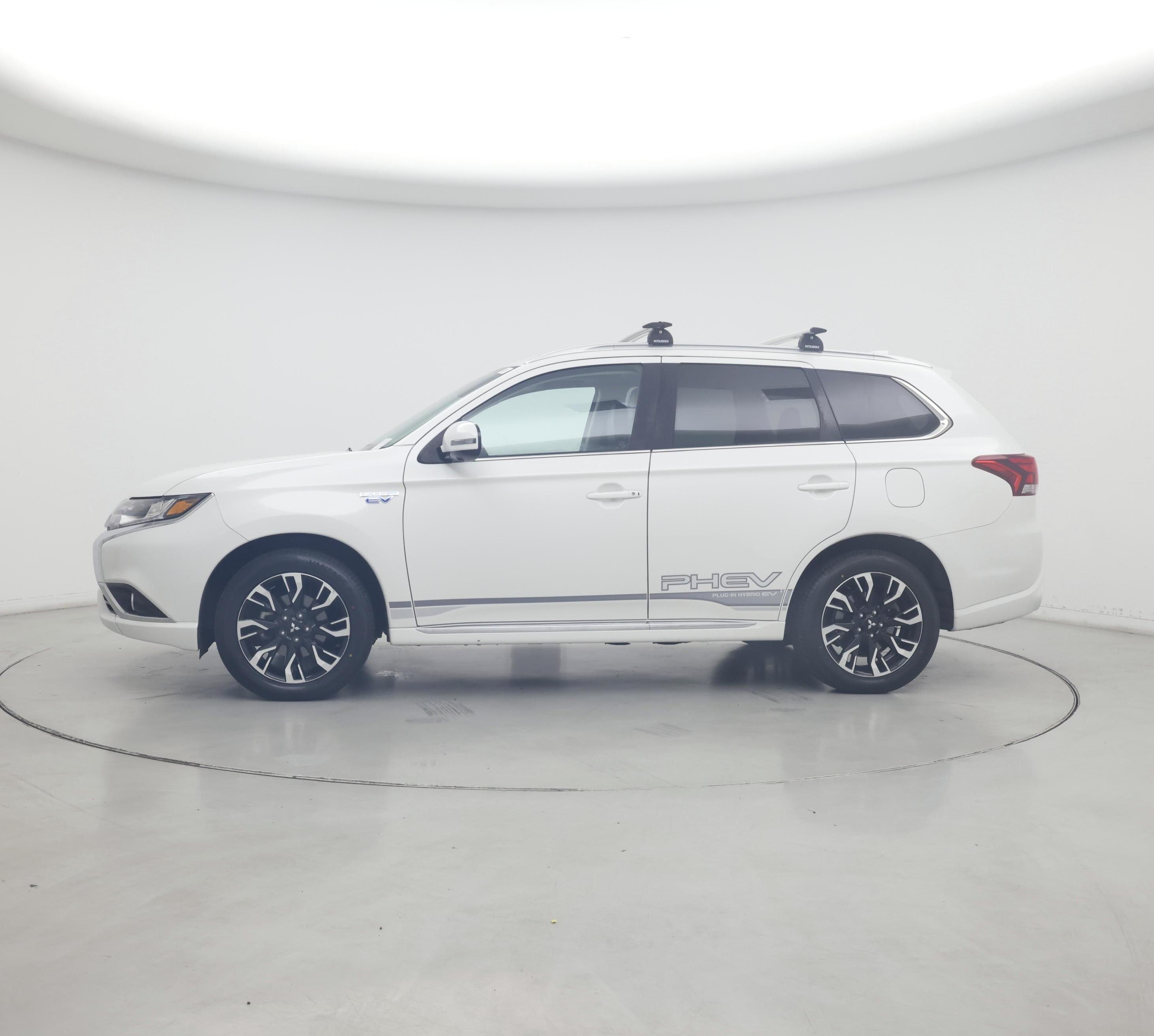 Thumbnail: 2018 Mitsubishi Outlander - 3