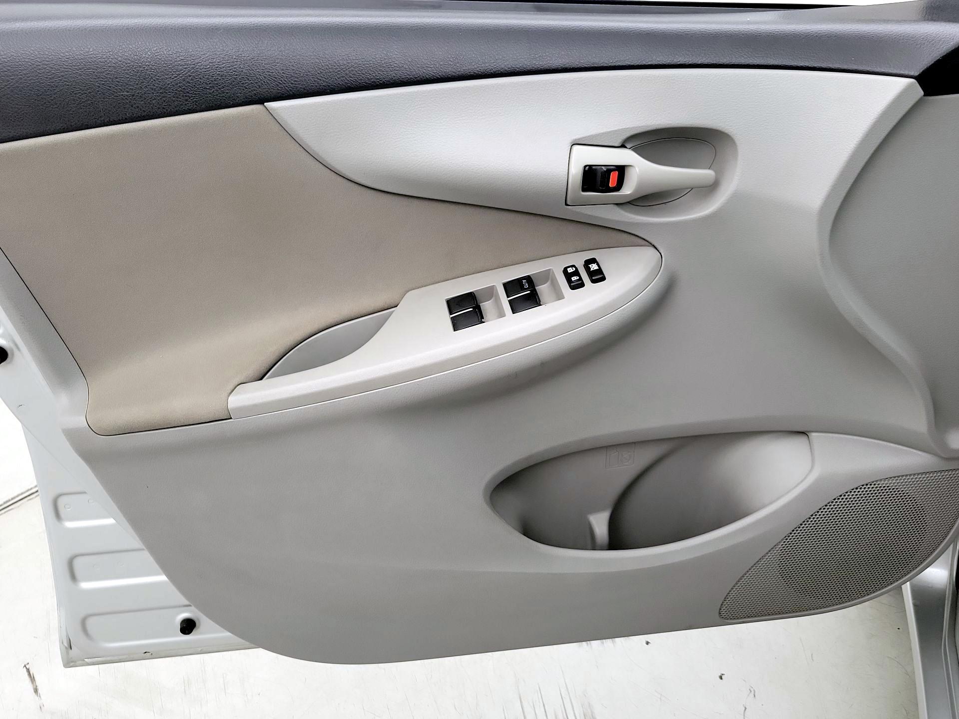 Thumbnail: 2013 Toyota Corolla - 12