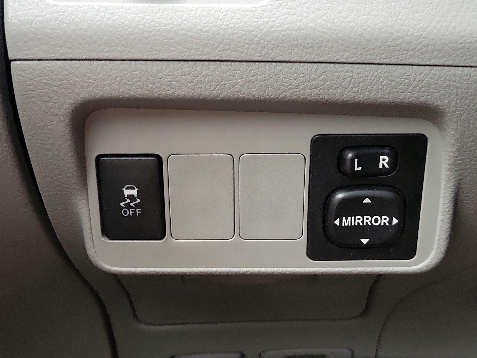 Thumbnail: 2013 Toyota Corolla - 13