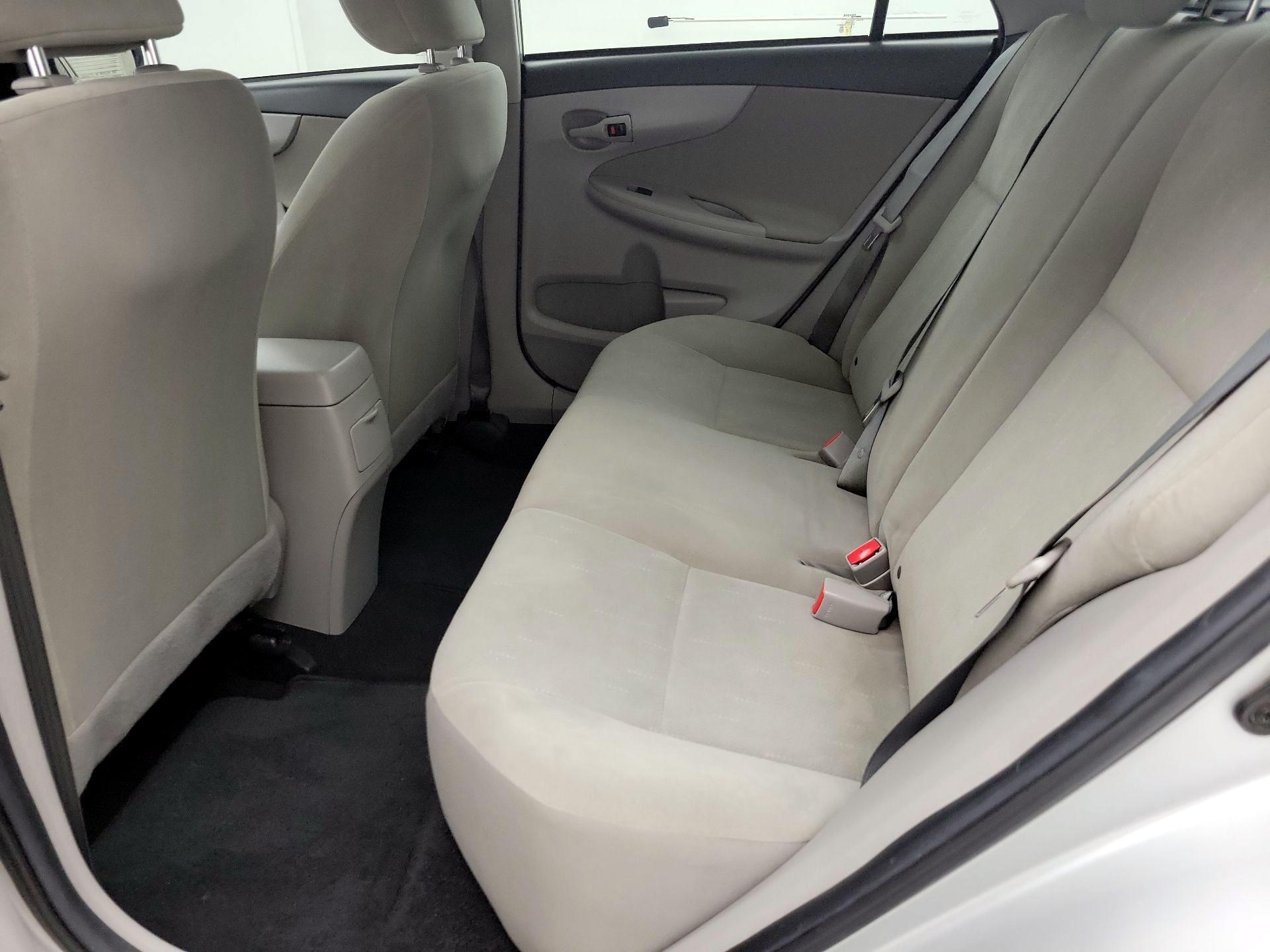 Thumbnail: 2013 Toyota Corolla - 18