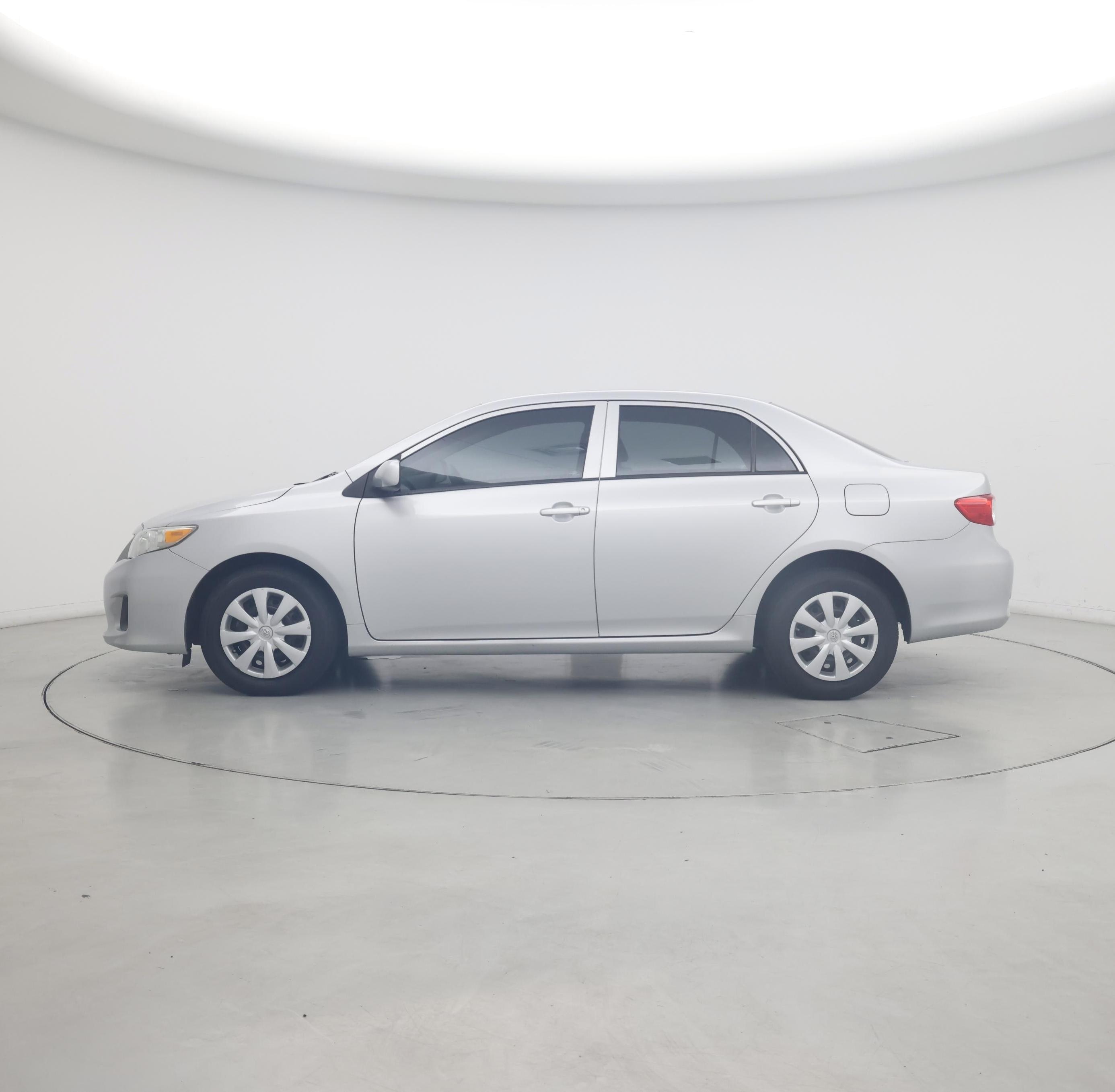 Thumbnail: 2013 Toyota Corolla - 3
