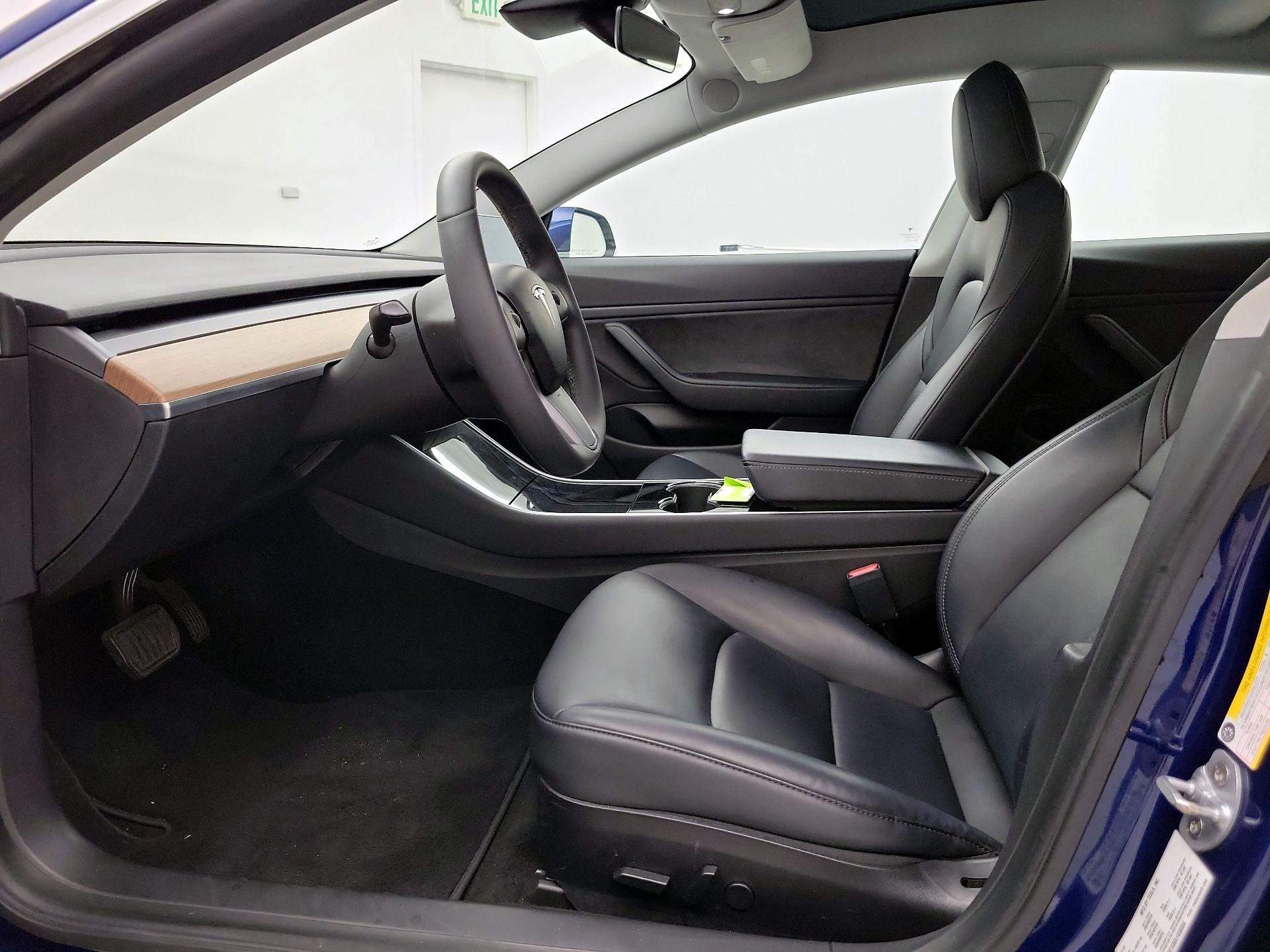 Thumbnail: 2020 Tesla Model 3 - 11