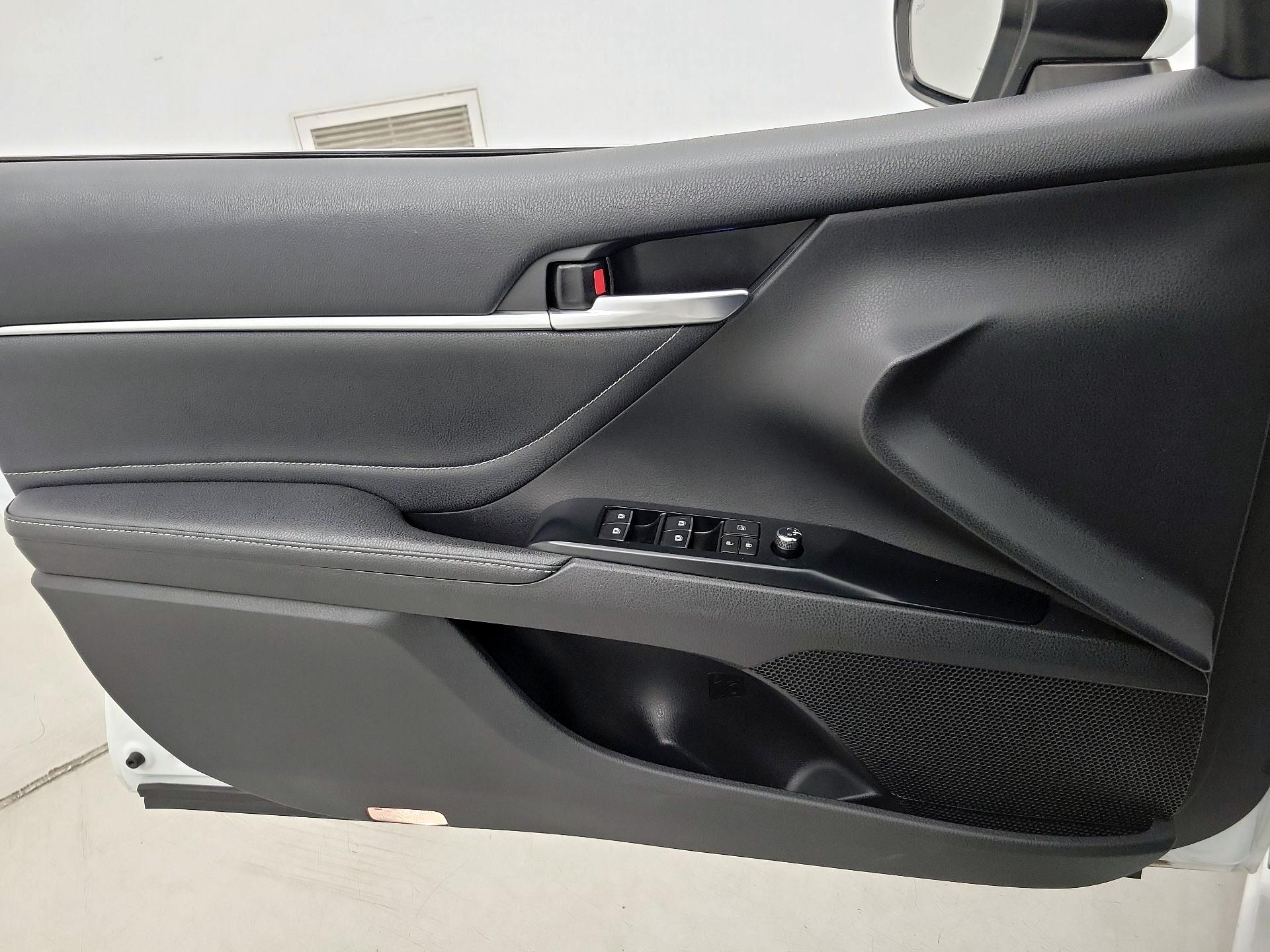 Thumbnail: 2018 Toyota Camry - 12