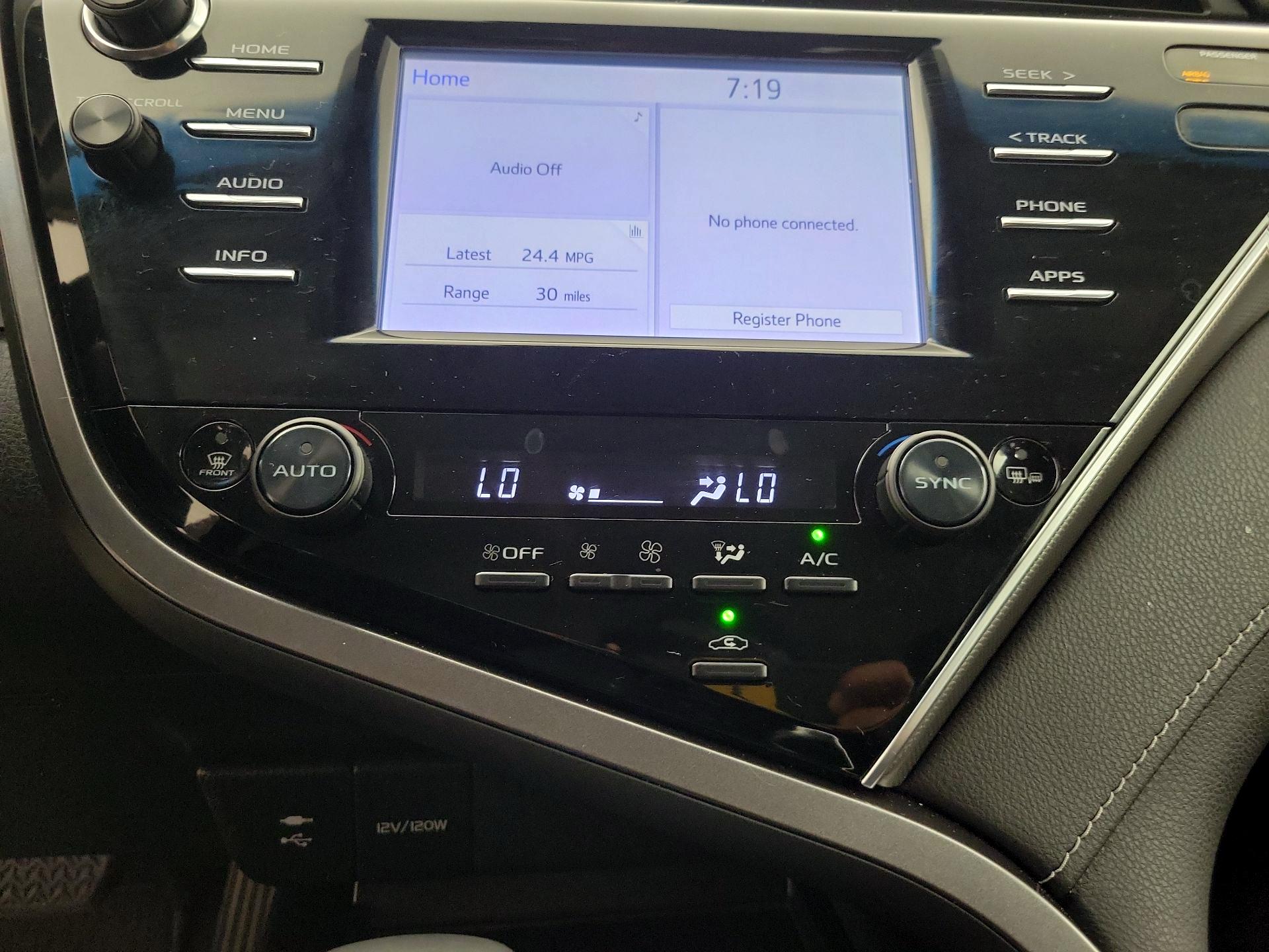 Thumbnail: 2018 Toyota Camry - 16