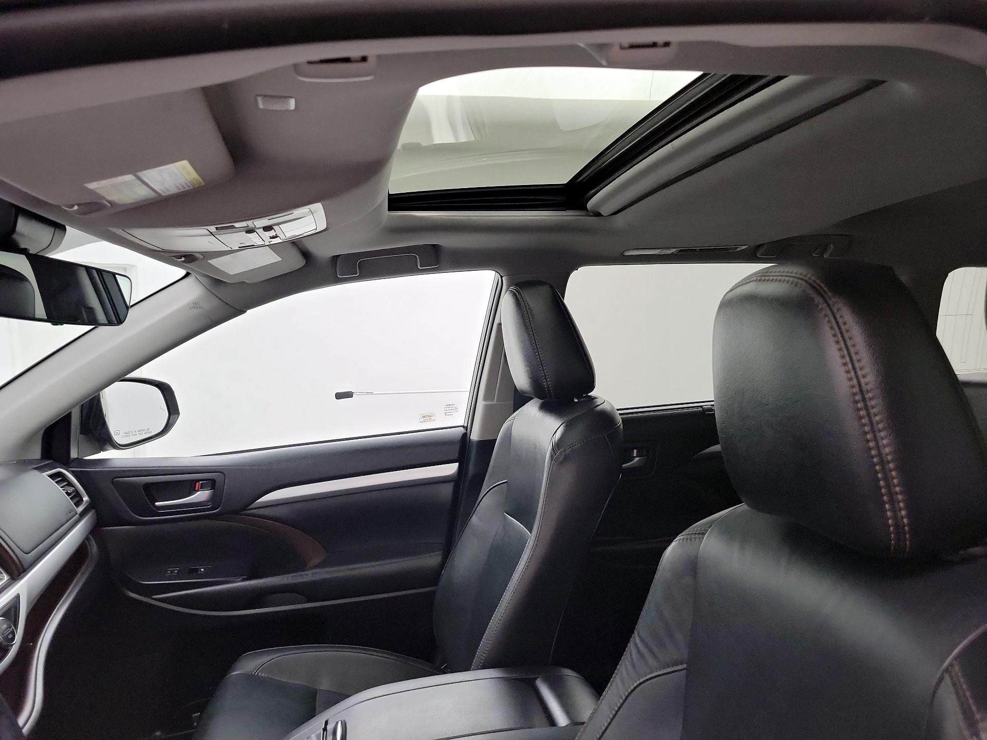 Thumbnail: 2019 Toyota Highlander - 20