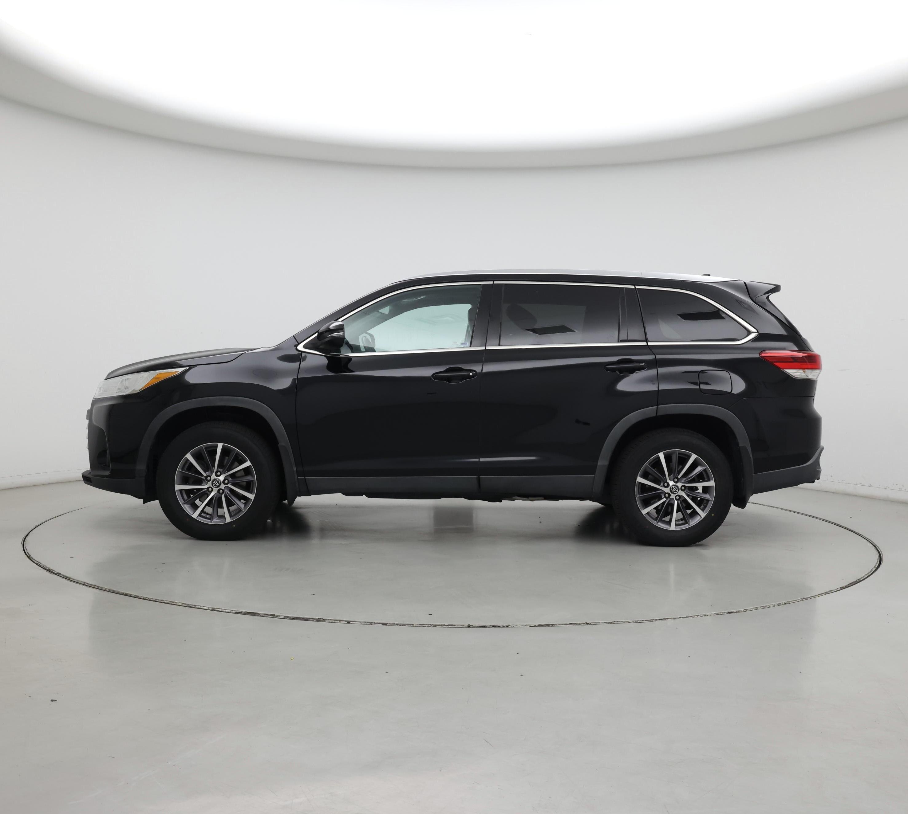 Thumbnail: 2019 Toyota Highlander - 3