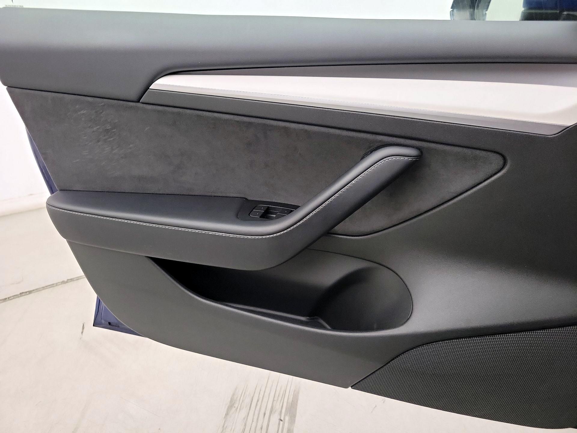 Thumbnail: 2022 Tesla Model 3 - 12