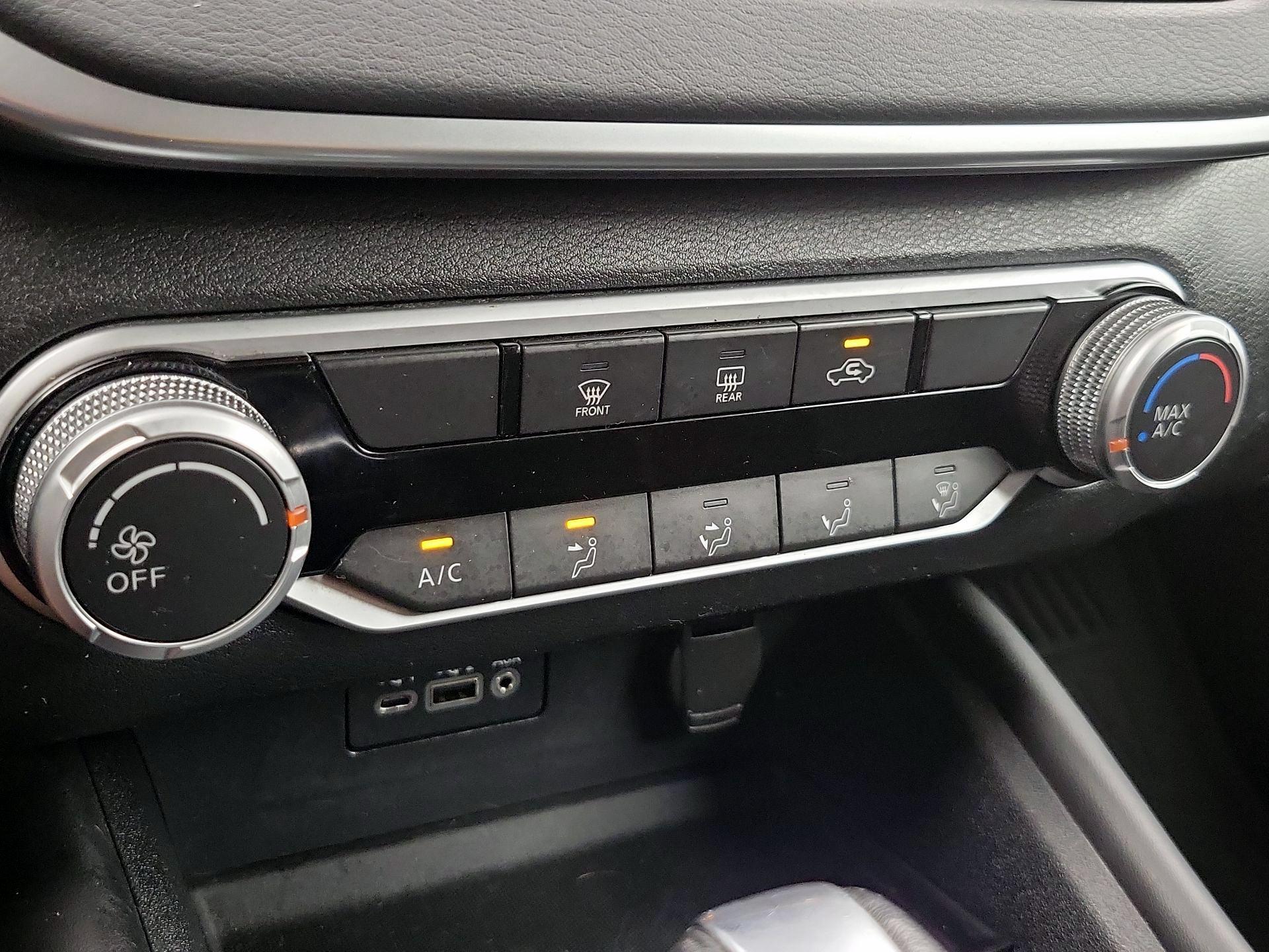 Thumbnail: 2019 Nissan Altima - 16