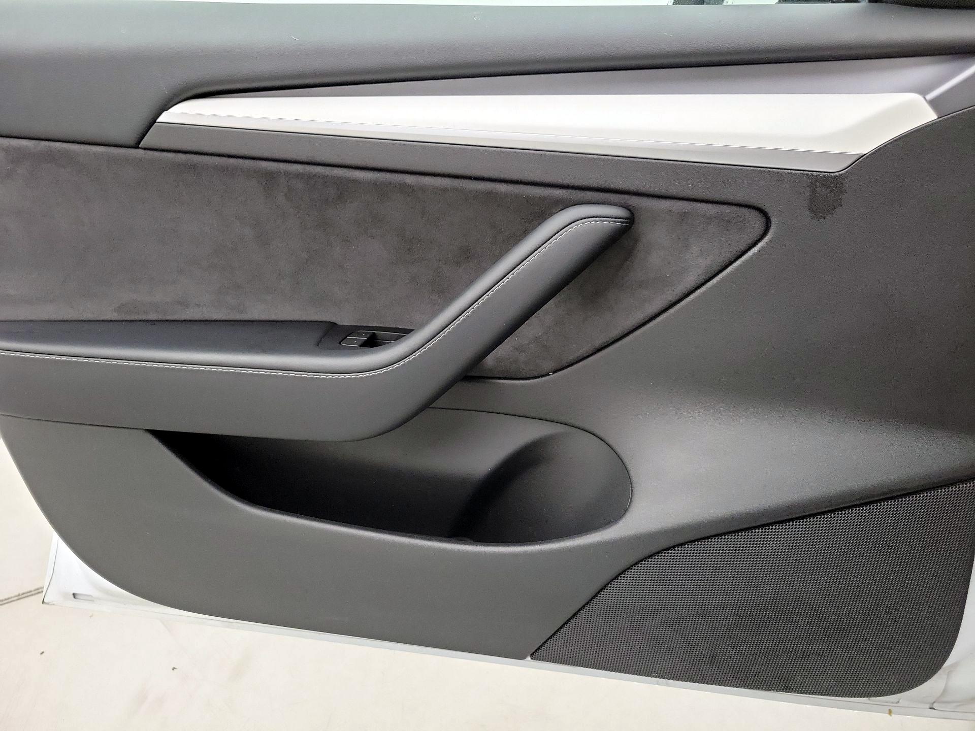 Thumbnail: 2022 Tesla Model 3 - 12