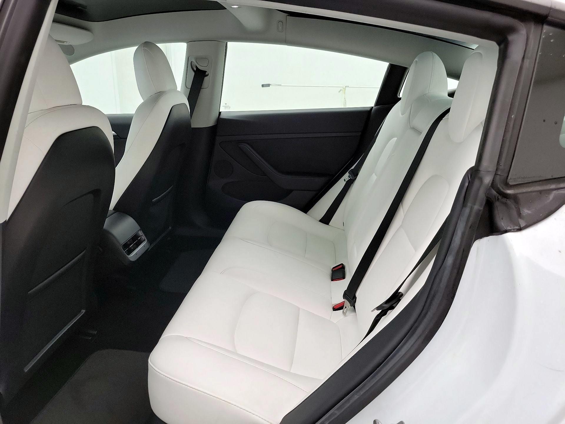 Thumbnail: 2022 Tesla Model 3 - 19