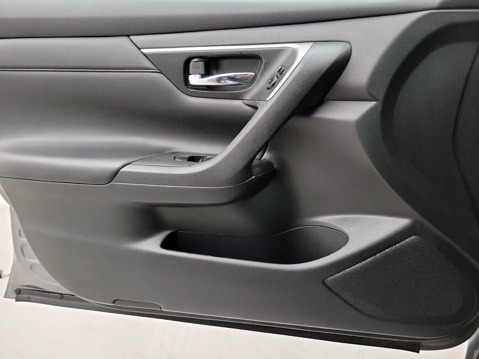 Thumbnail: 2015 Nissan Altima - 12