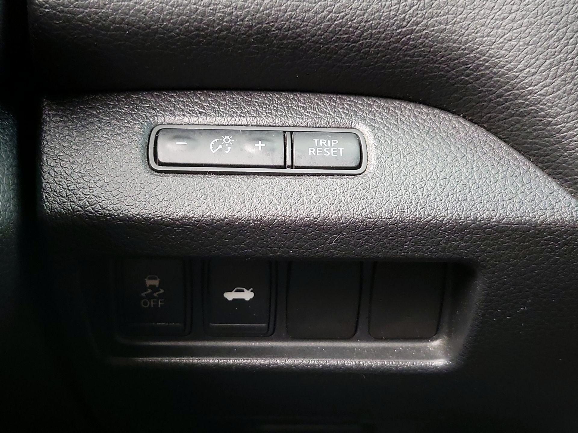 Thumbnail: 2015 Nissan Altima - 13