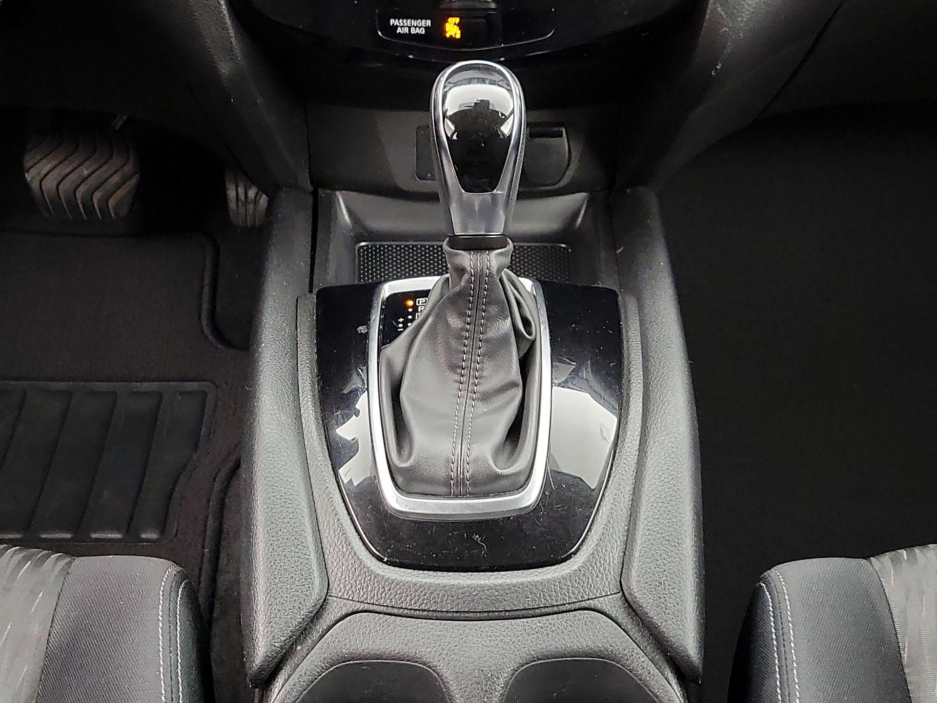 Thumbnail: 2019 Nissan Rogue - 17