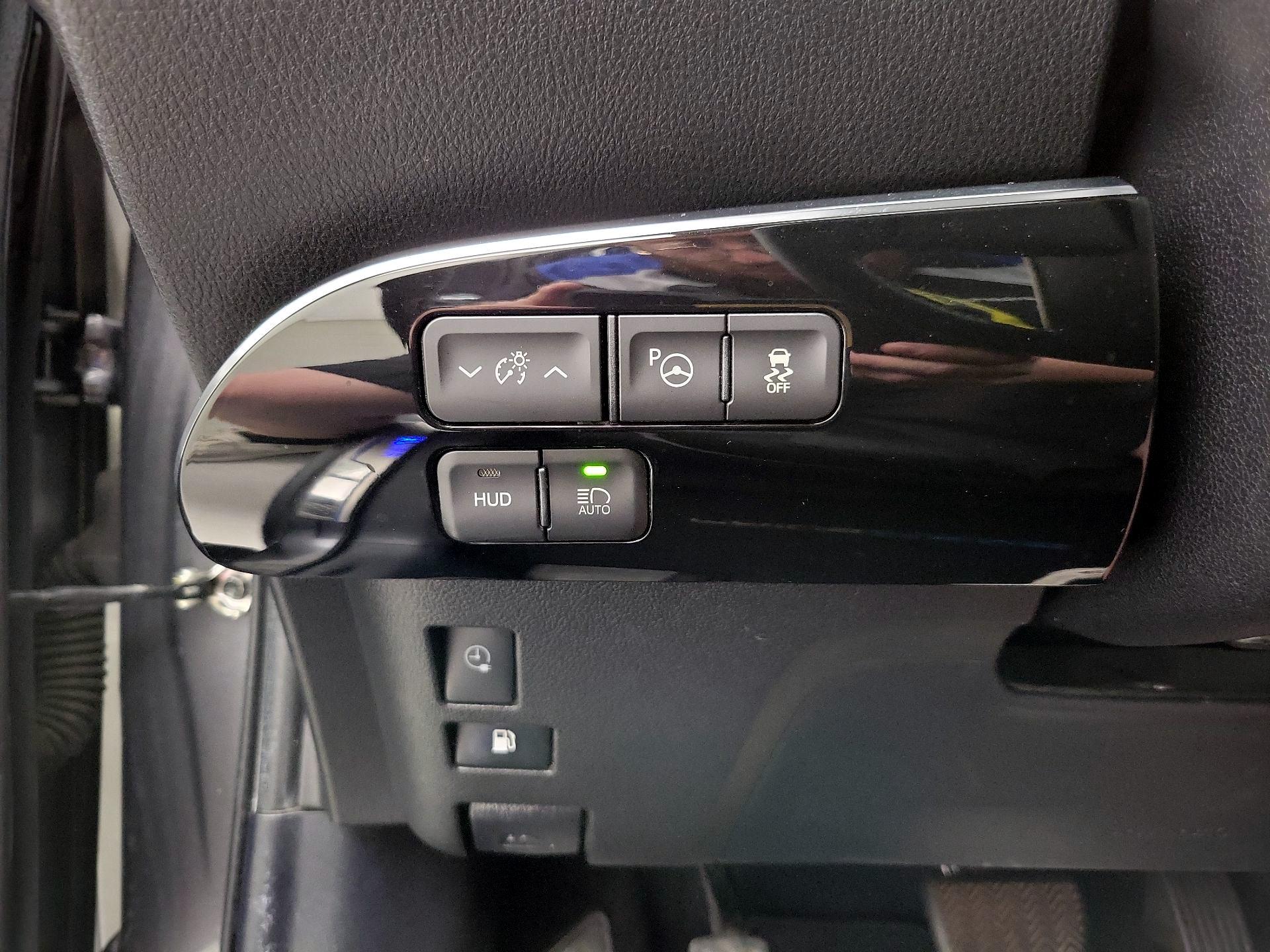 Thumbnail: 2017 Toyota Prius Prime - 13