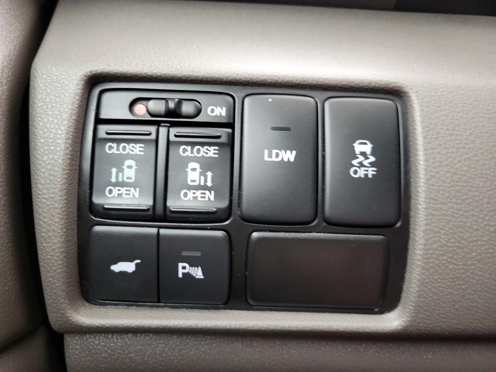 Thumbnail: 2015 Honda Odyssey - 13