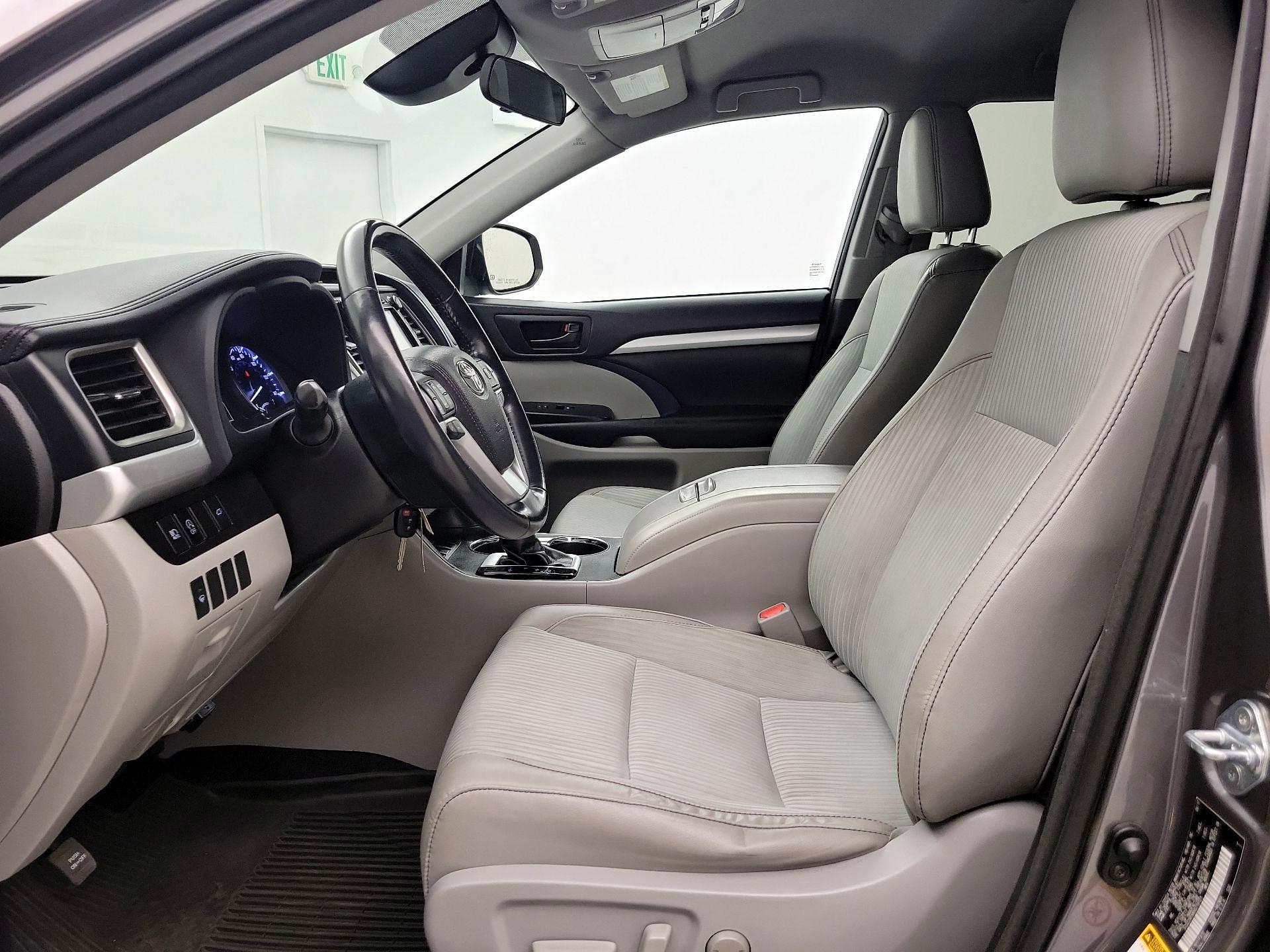 Thumbnail: 2017 Toyota Highlander - 11