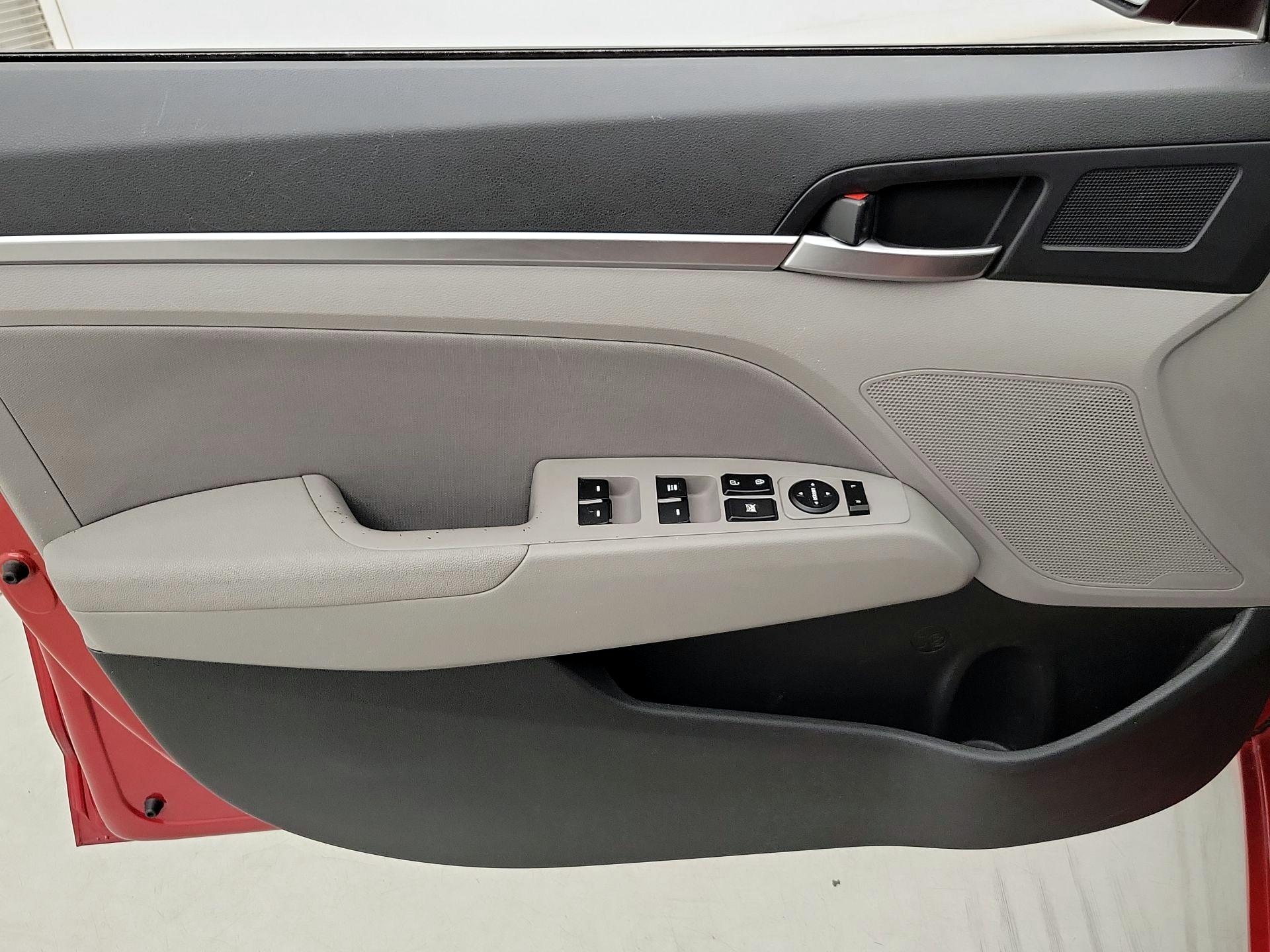 Thumbnail: 2020 Hyundai Elantra - 12
