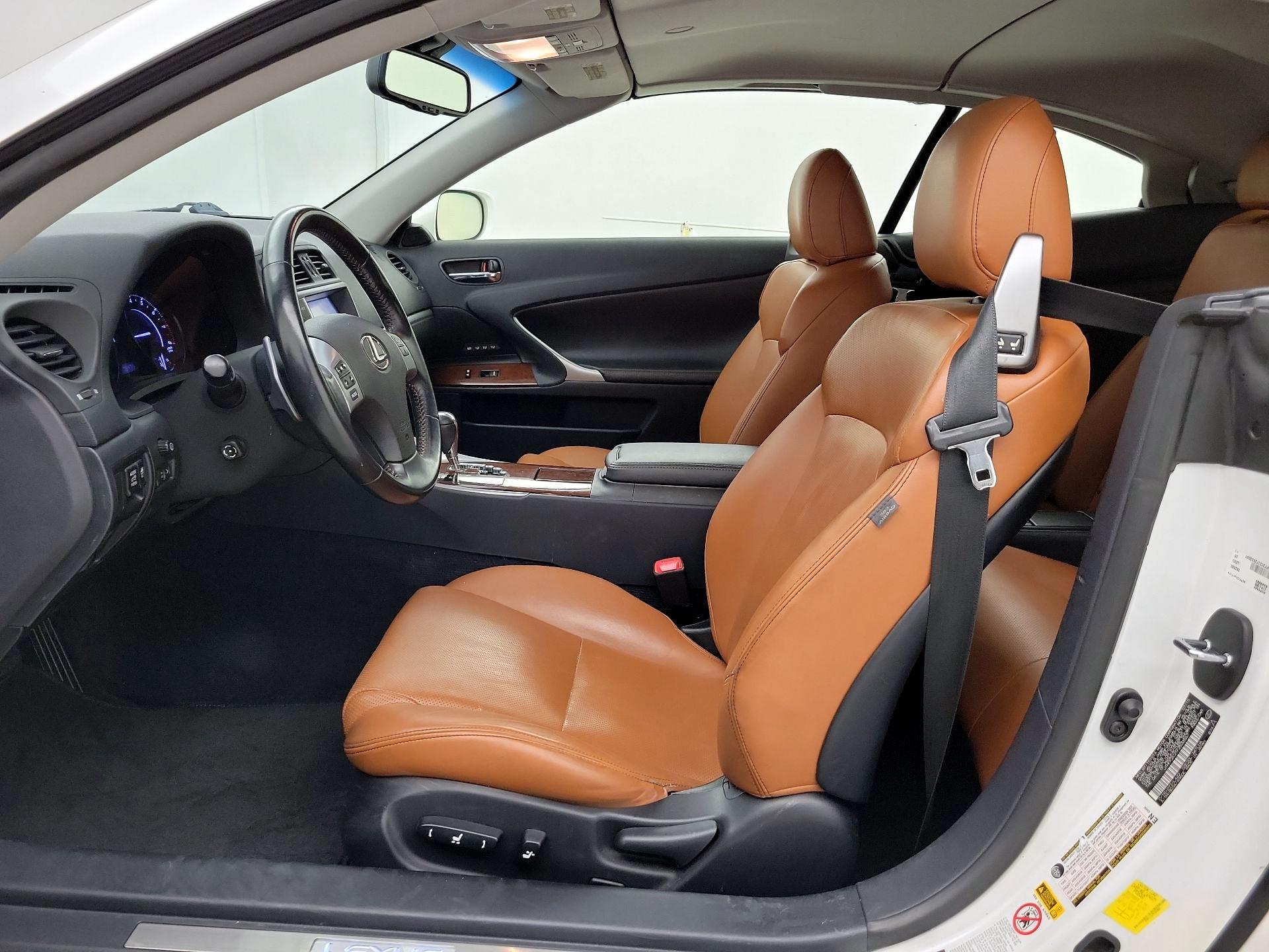 Thumbnail: 2015 Lexus IS - 11