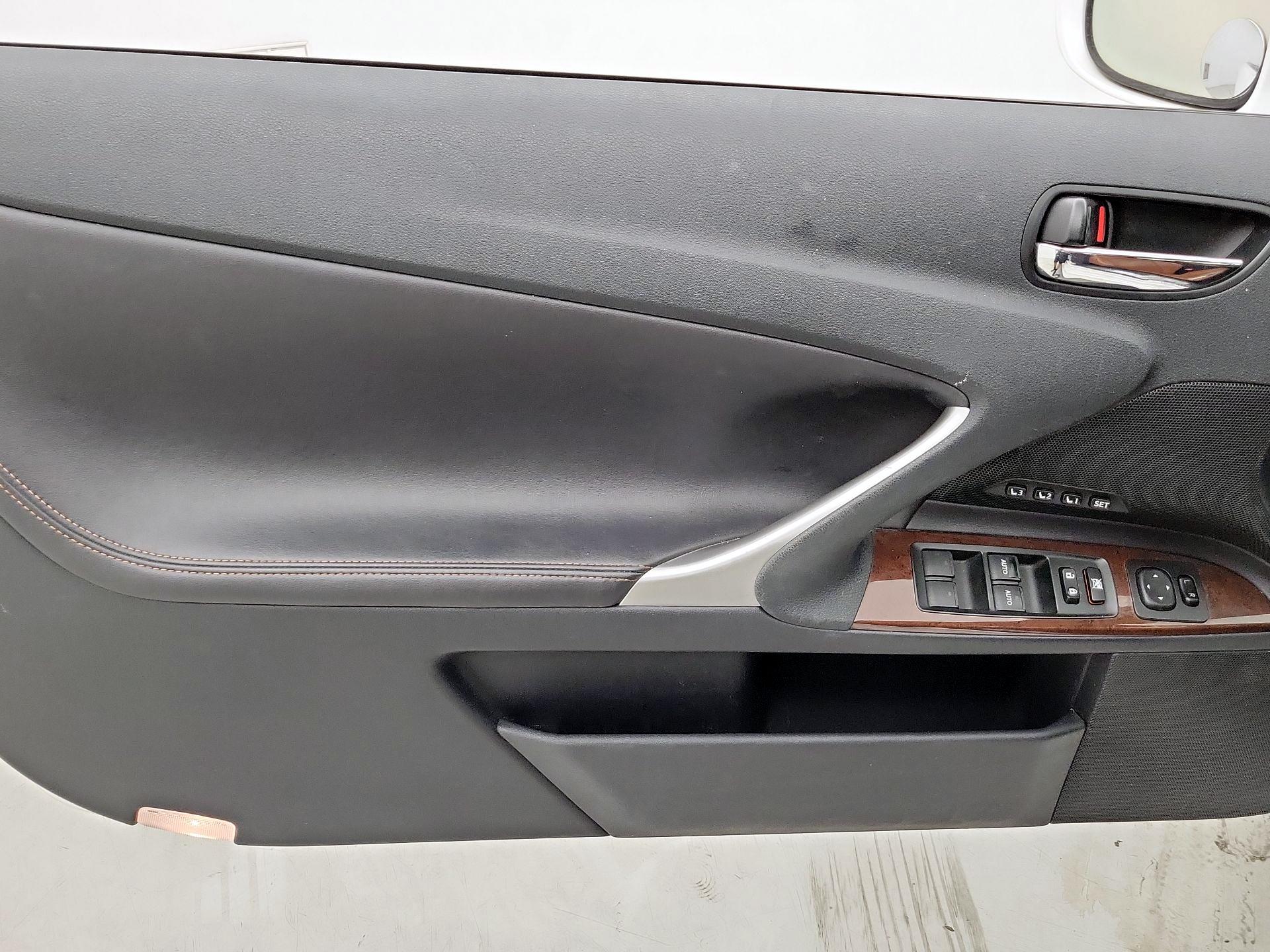 Thumbnail: 2015 Lexus IS - 12