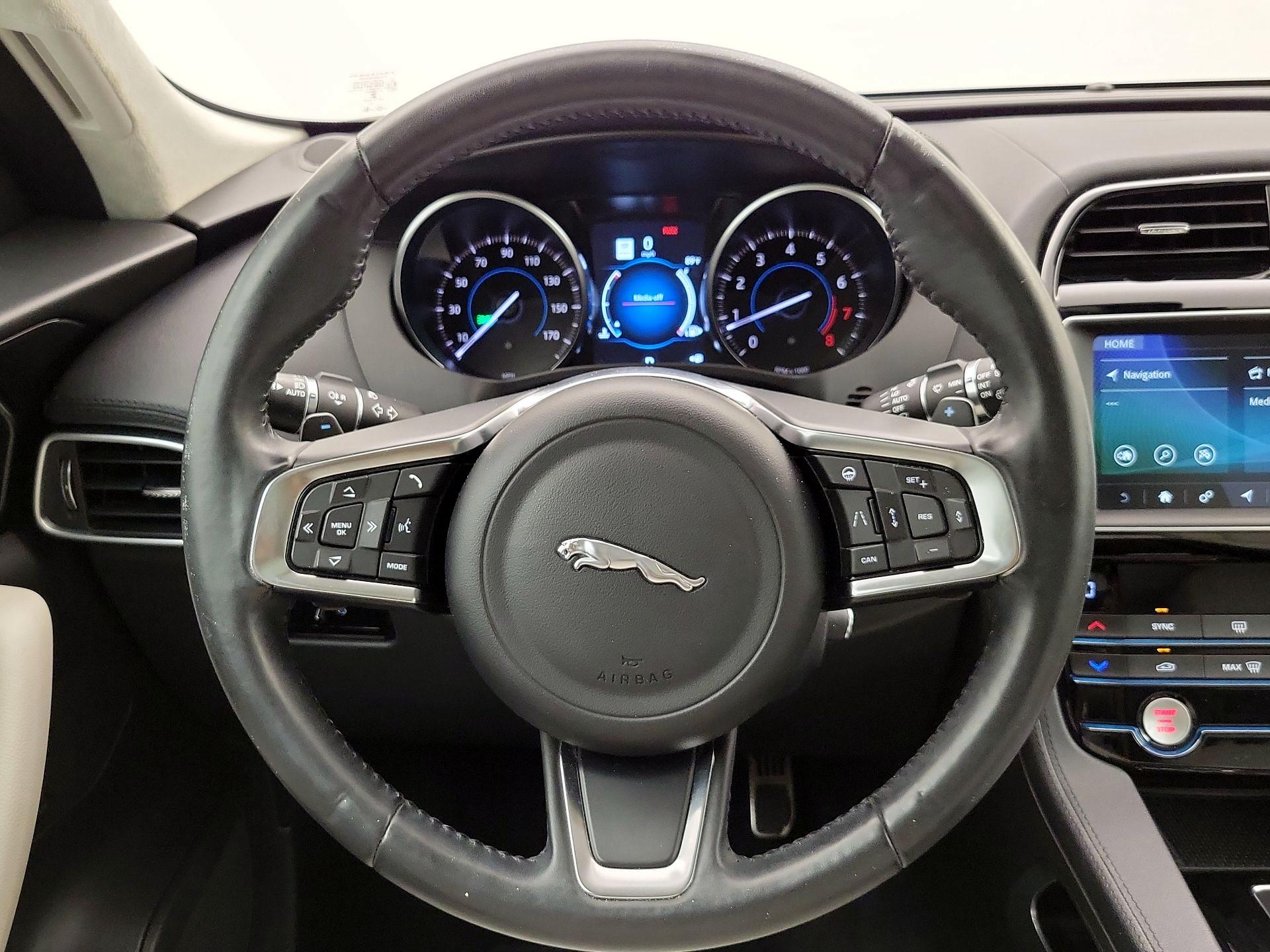 Thumbnail: 2019 Jaguar F-Pace - 10