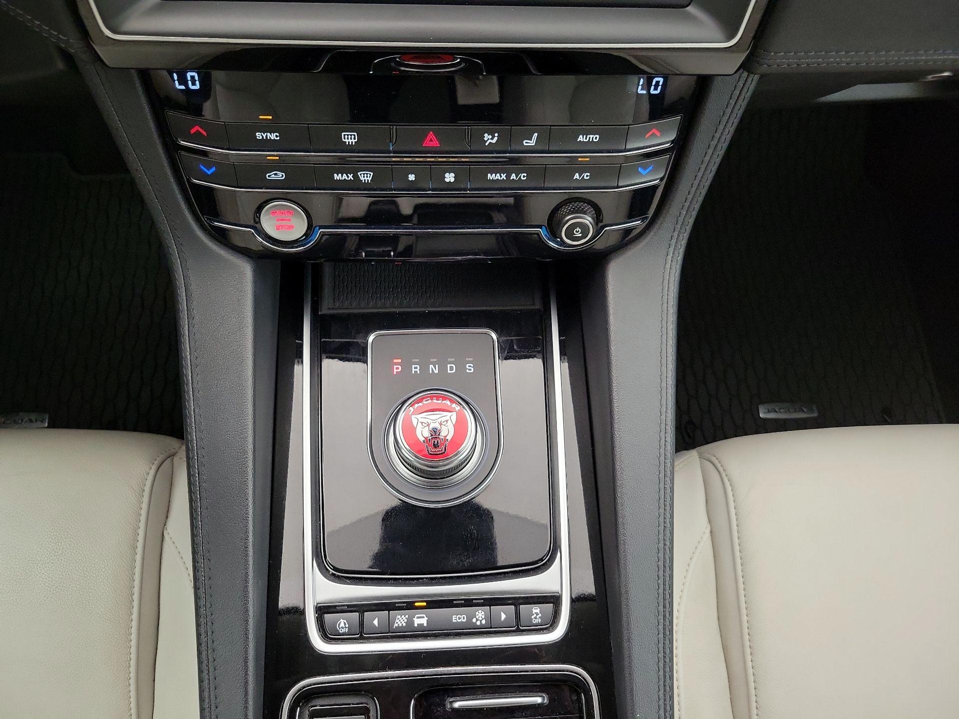 Thumbnail: 2019 Jaguar F-Pace - 17