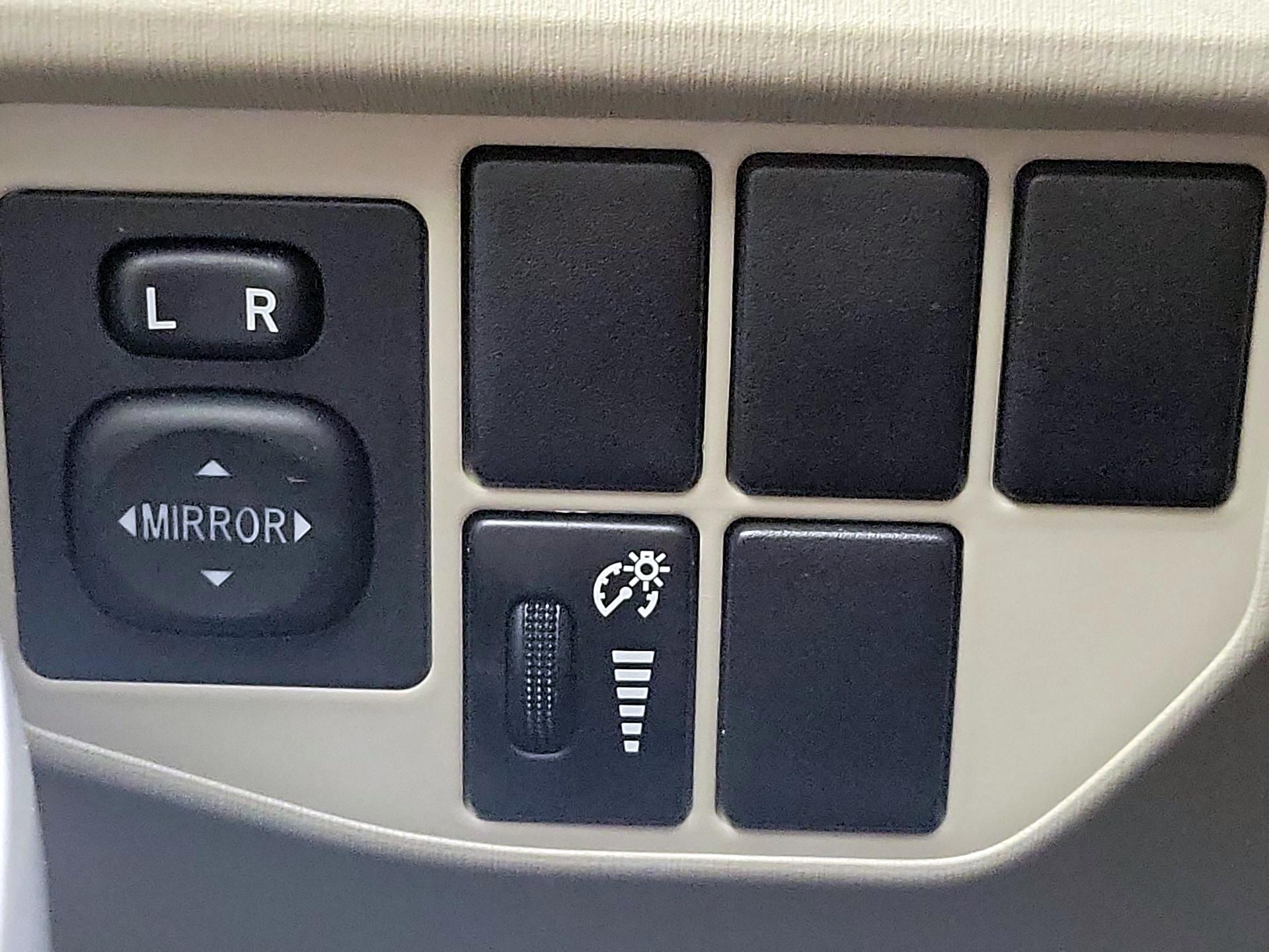 Thumbnail: 2014 Toyota Prius - 13