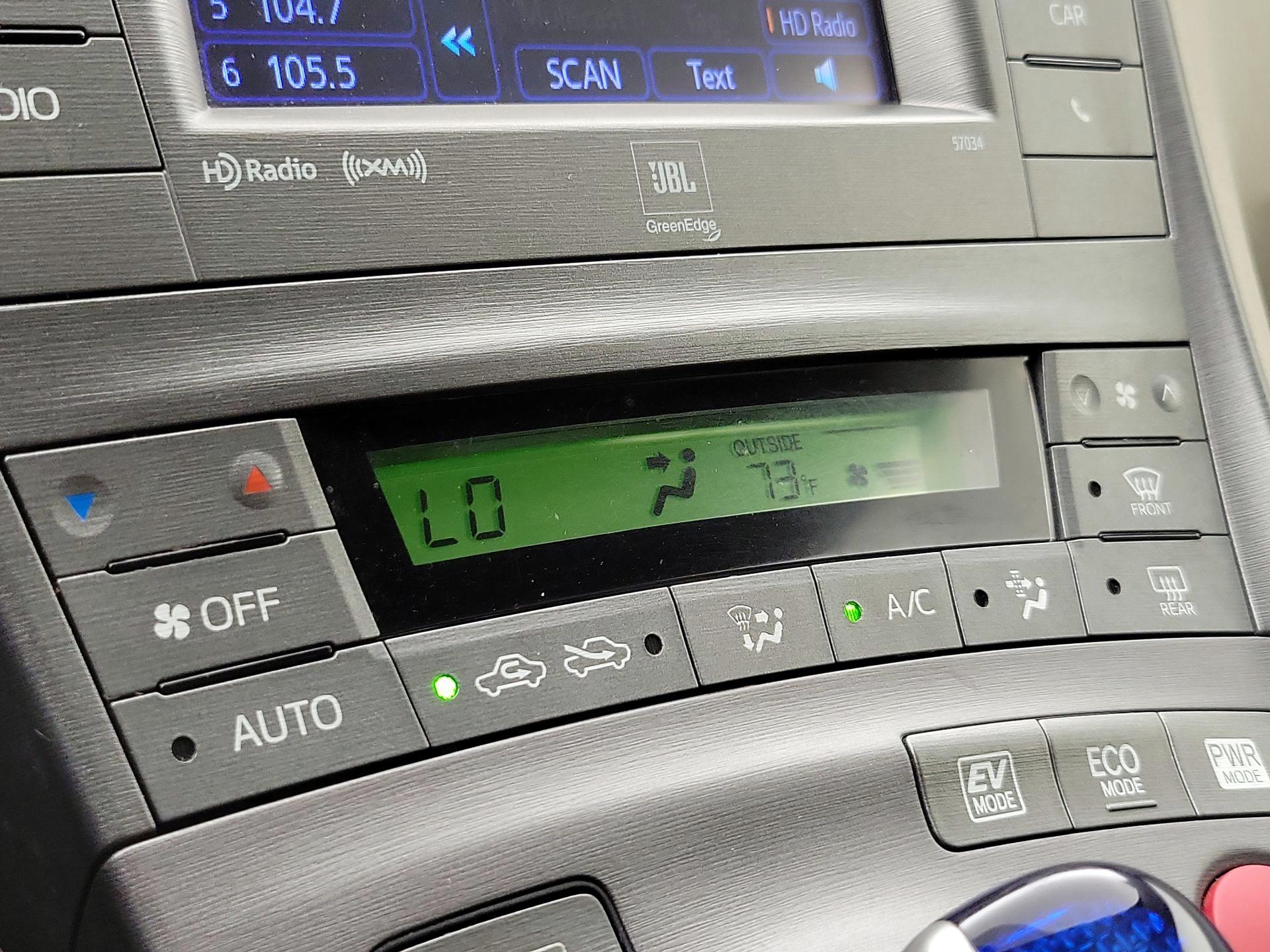 Thumbnail: 2014 Toyota Prius - 16
