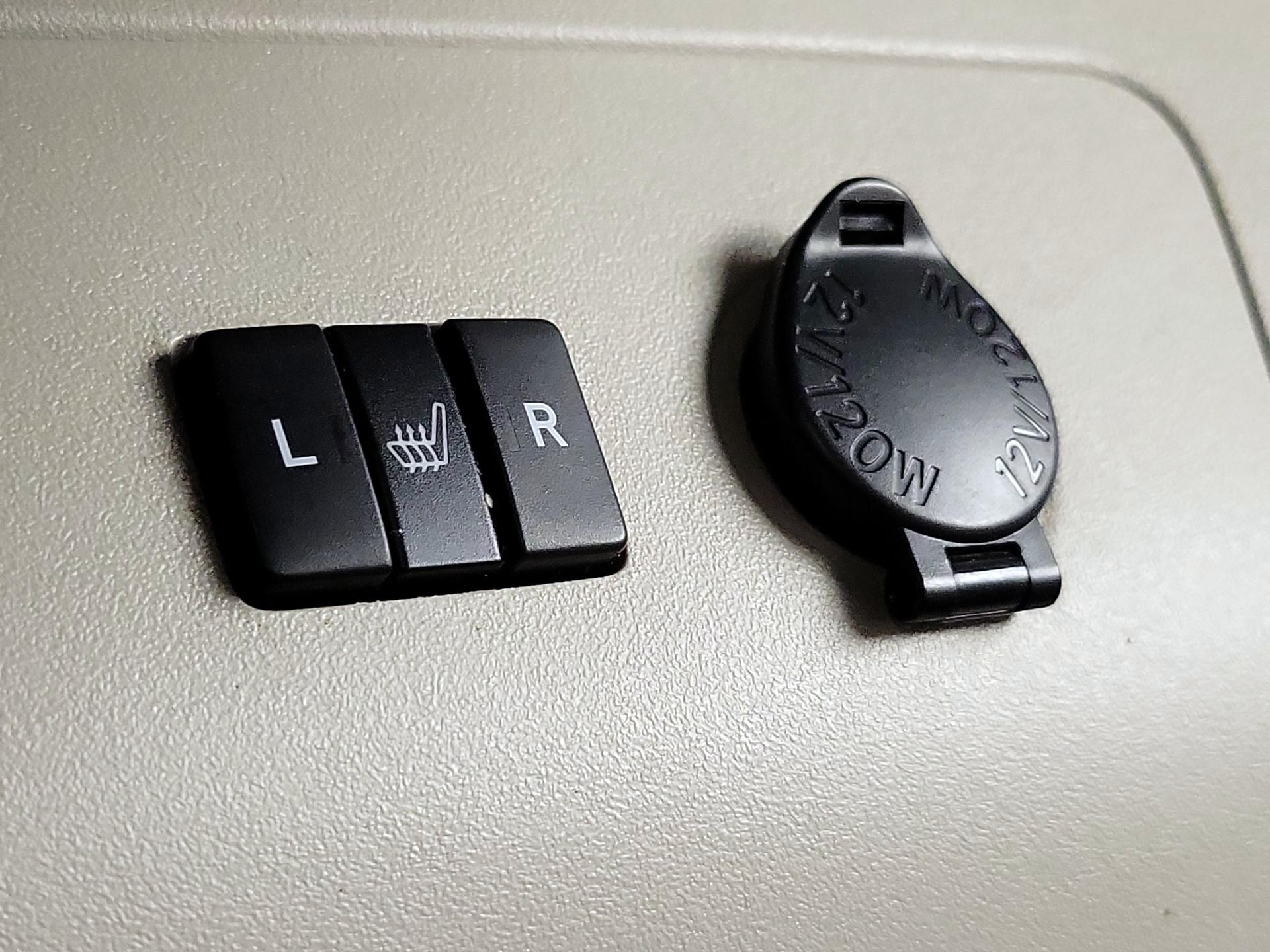 Thumbnail: 2014 Toyota Prius - 18