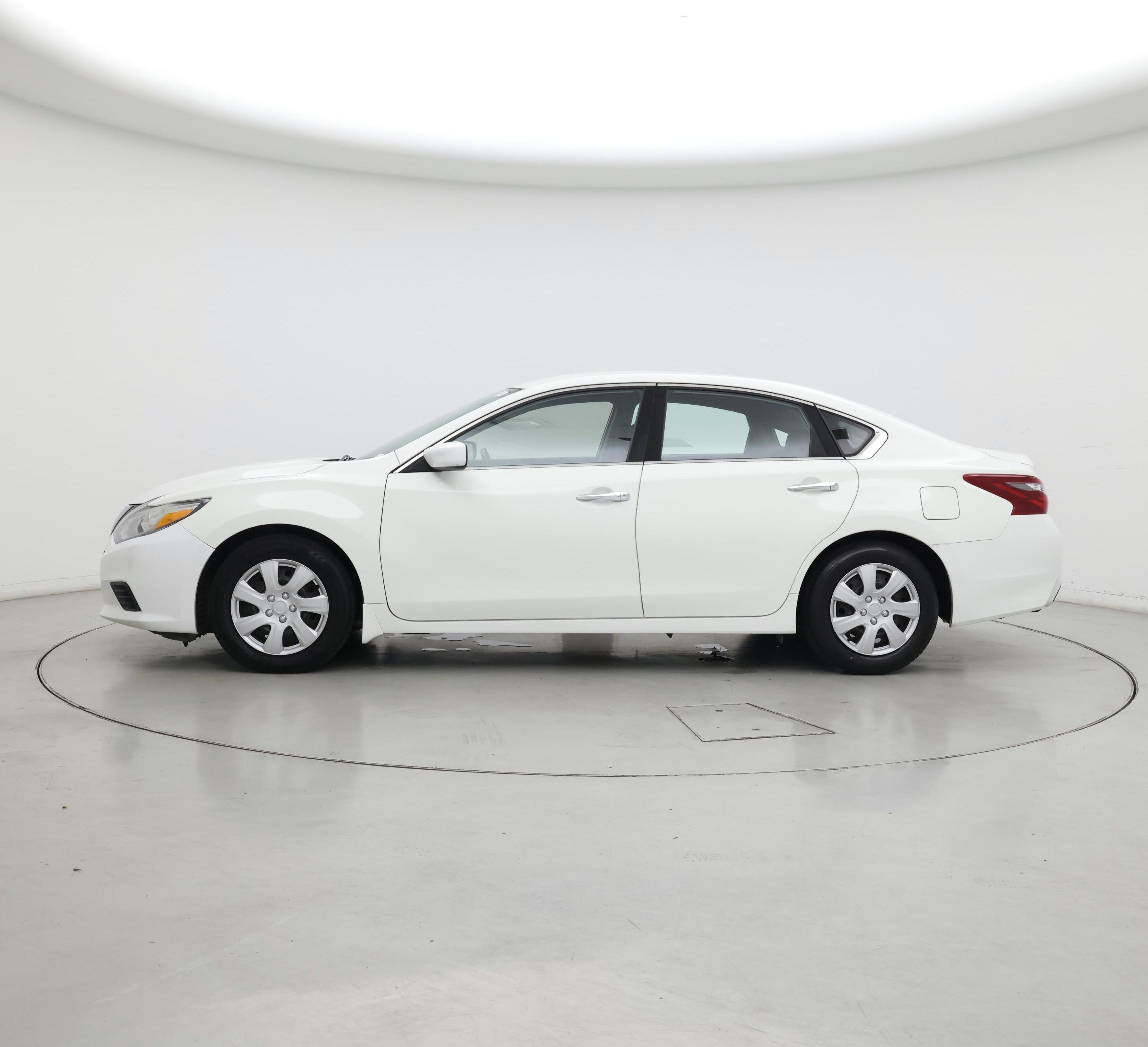 Thumbnail: 2018 Nissan Altima - 3