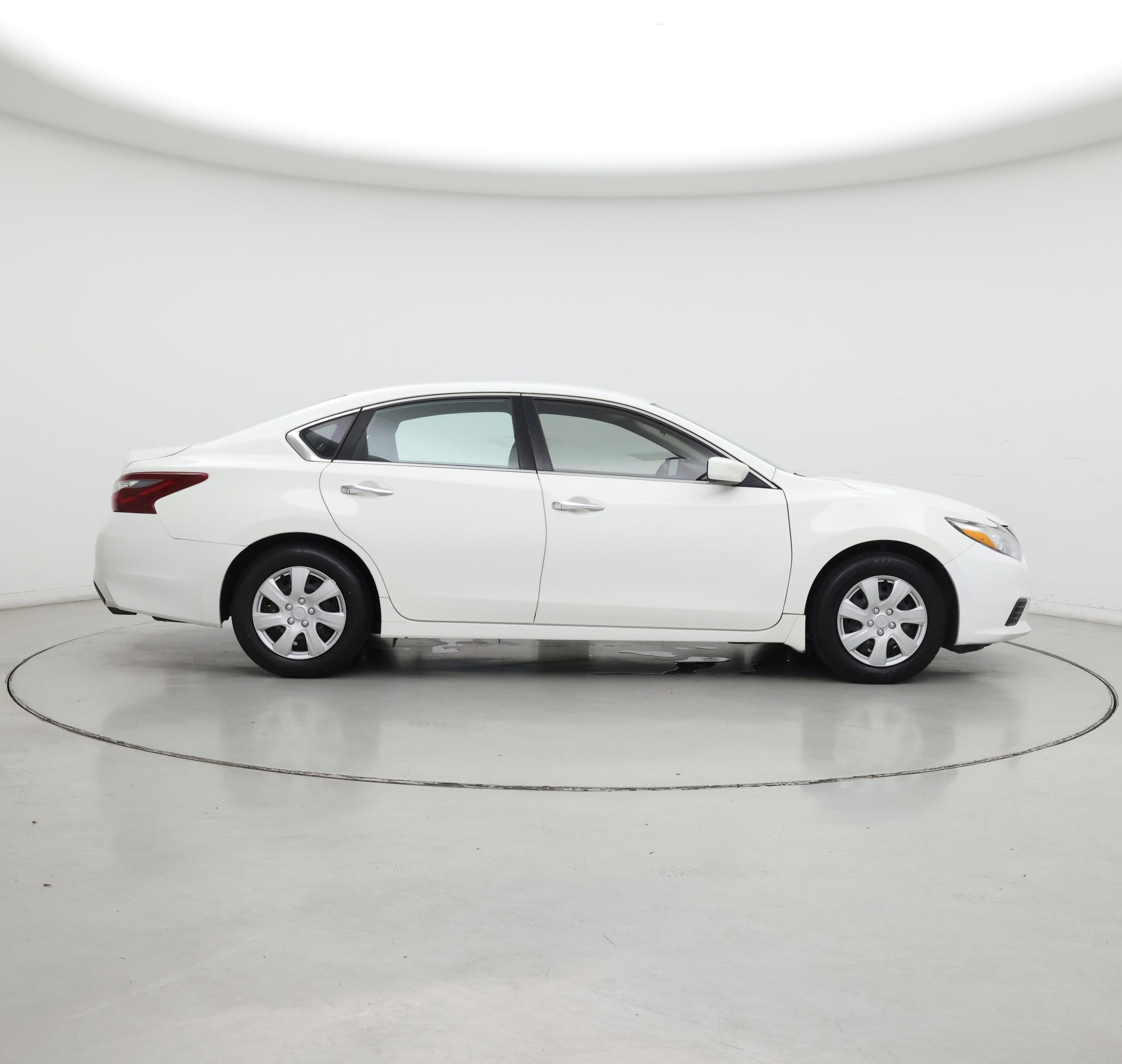 Thumbnail: 2018 Nissan Altima - 7