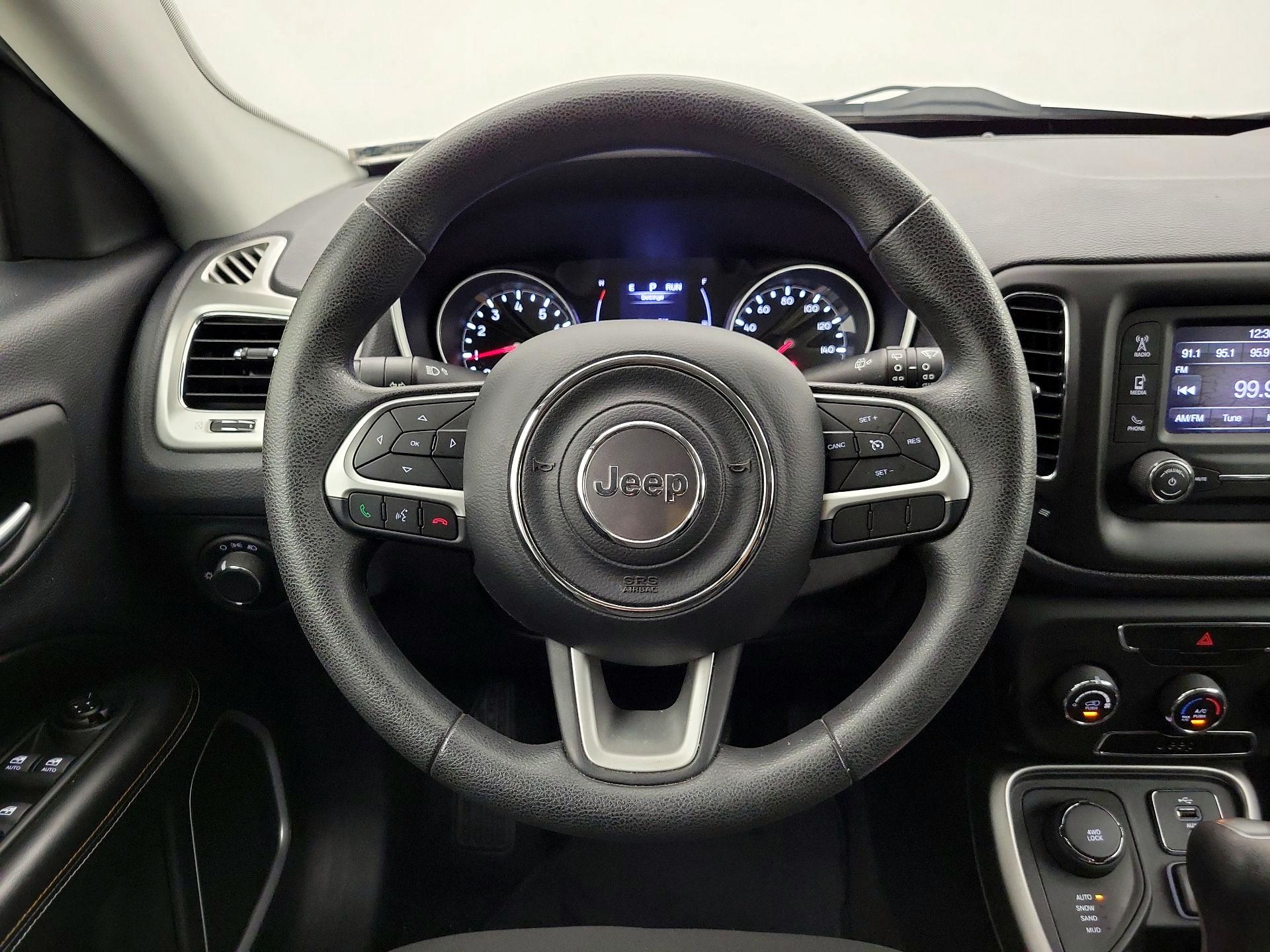 Thumbnail: 2017 Jeep Compass - 10