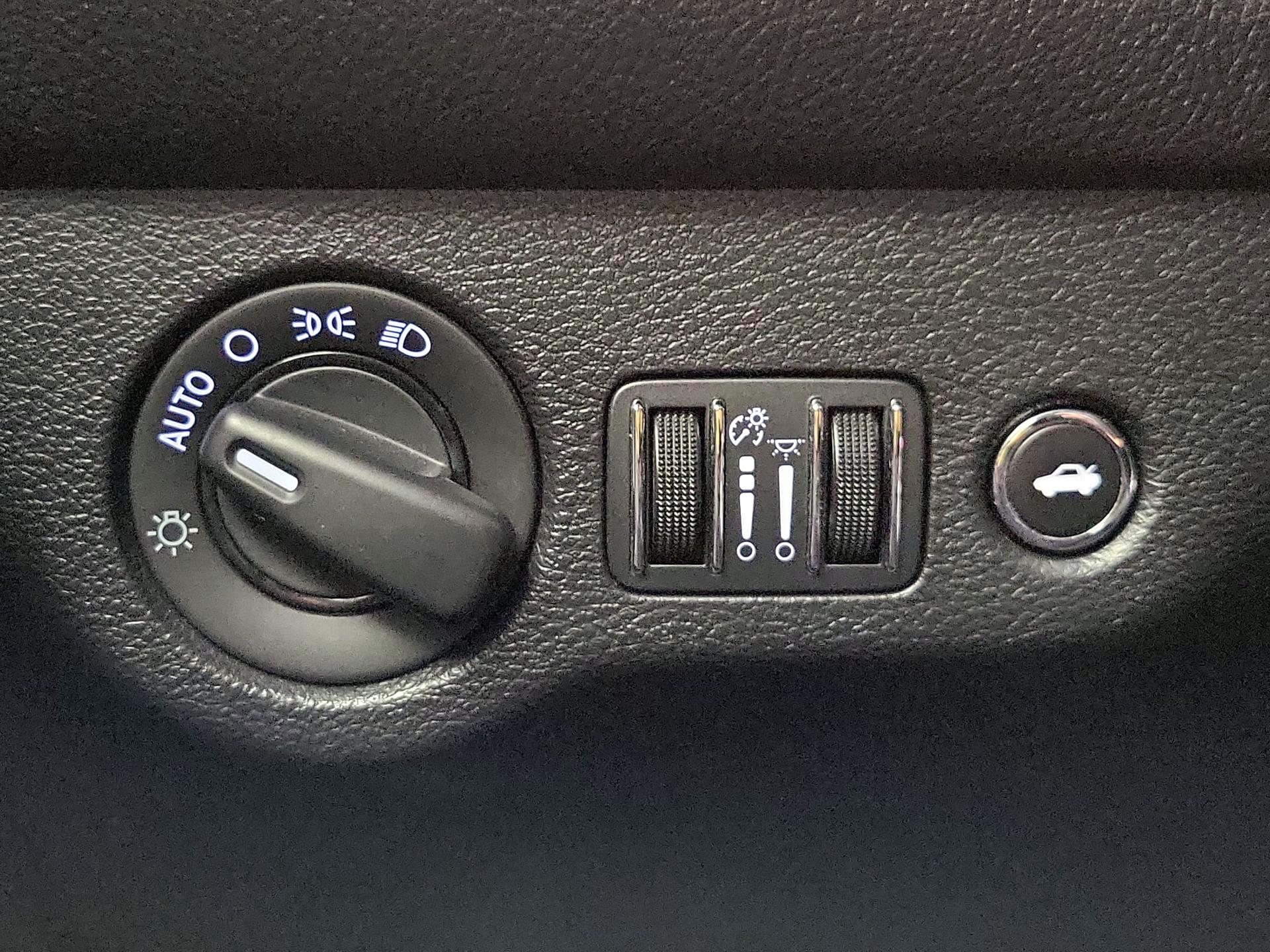 Thumbnail: 2015 Dodge Challenger - 13