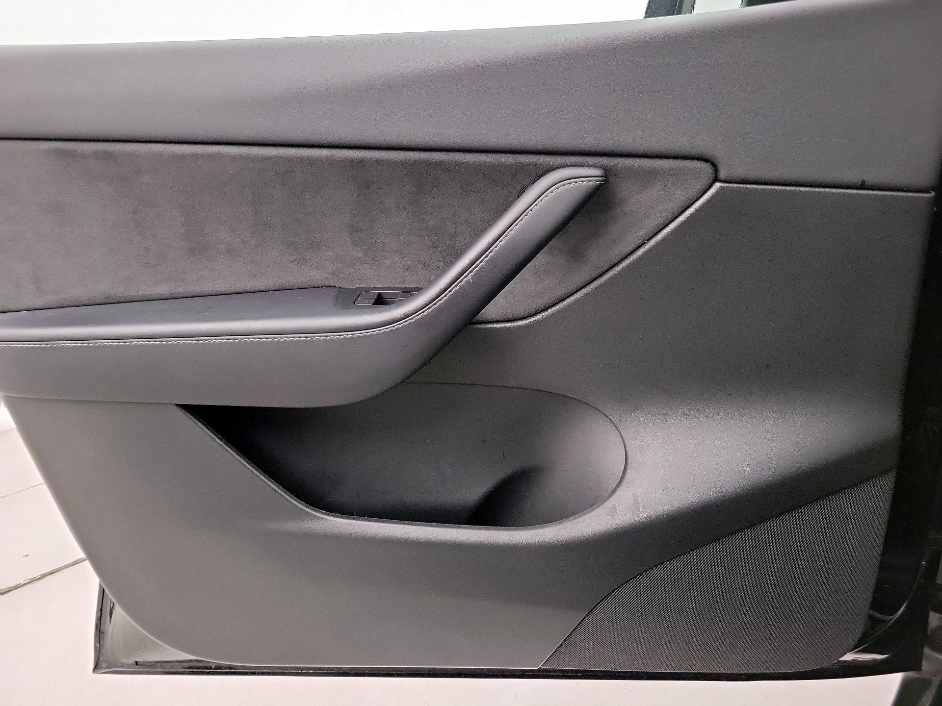 Thumbnail: 2022 Tesla Model Y - 12
