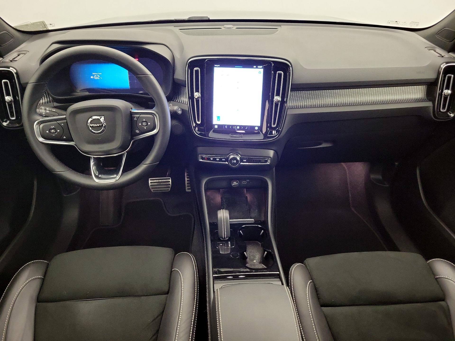 Thumbnail: 2022 Volvo XC40 - 9